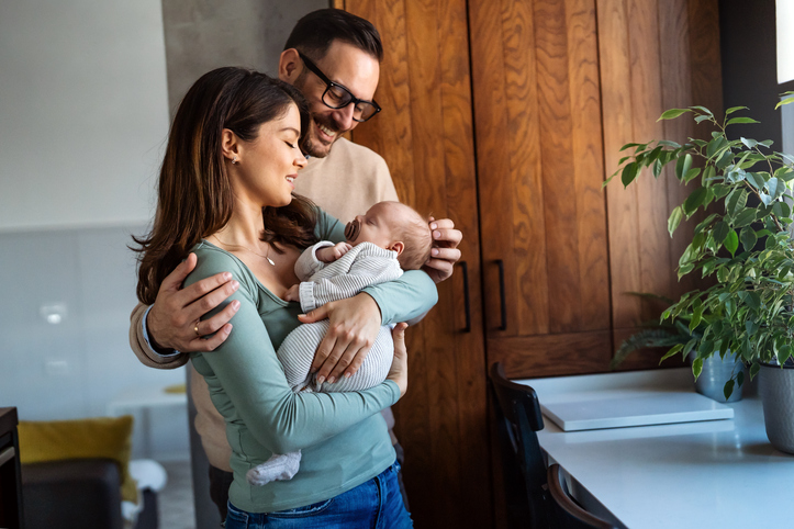 Couple venant d'avoir un bébé