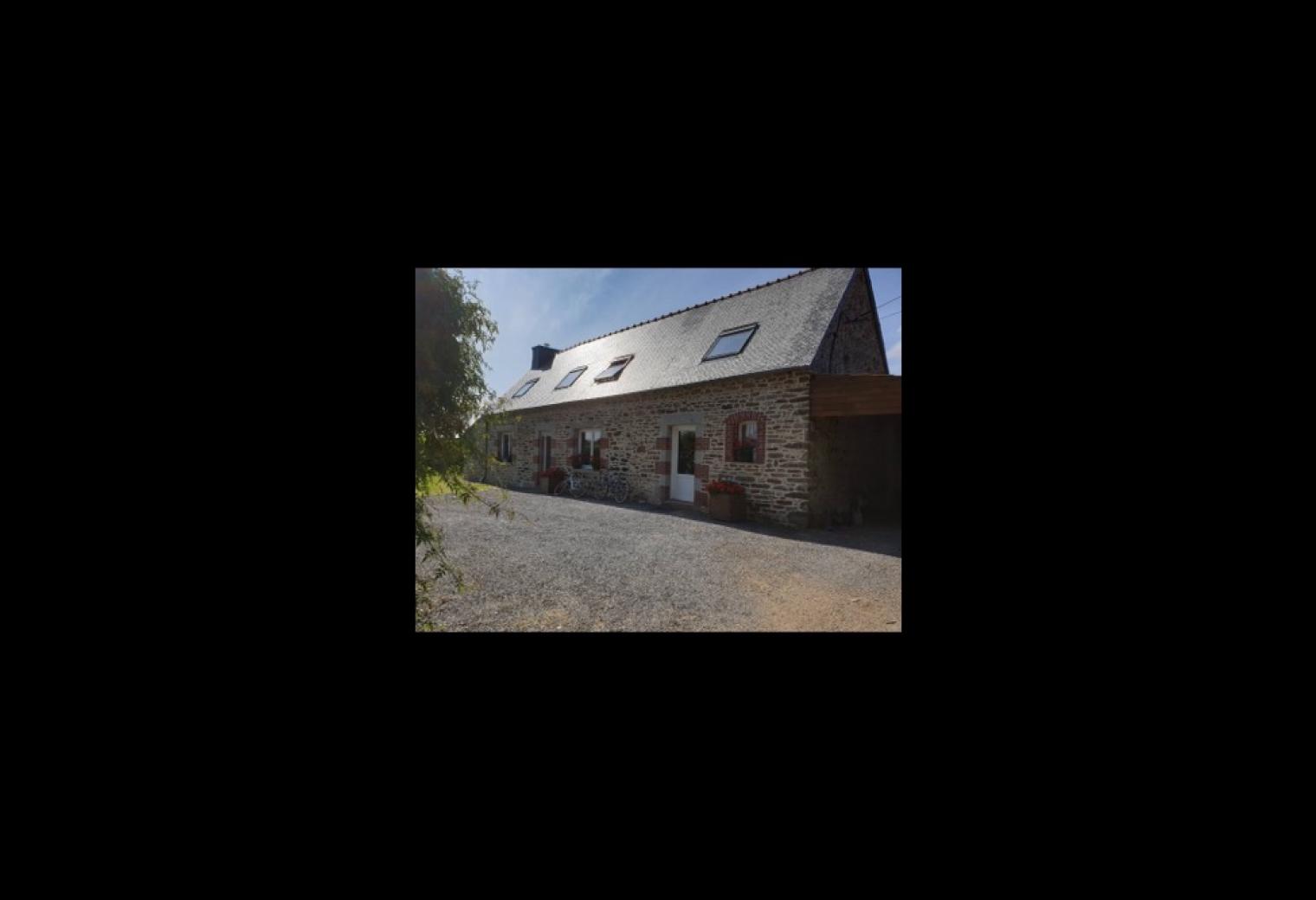 maison en pierres sous ardoises