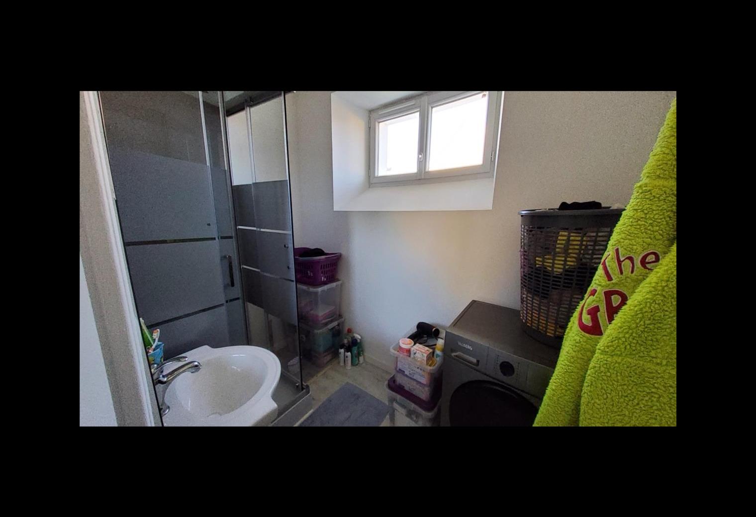 eb86eacb-aa31-4d6e-8567-cc6f632e3bd3.jpg