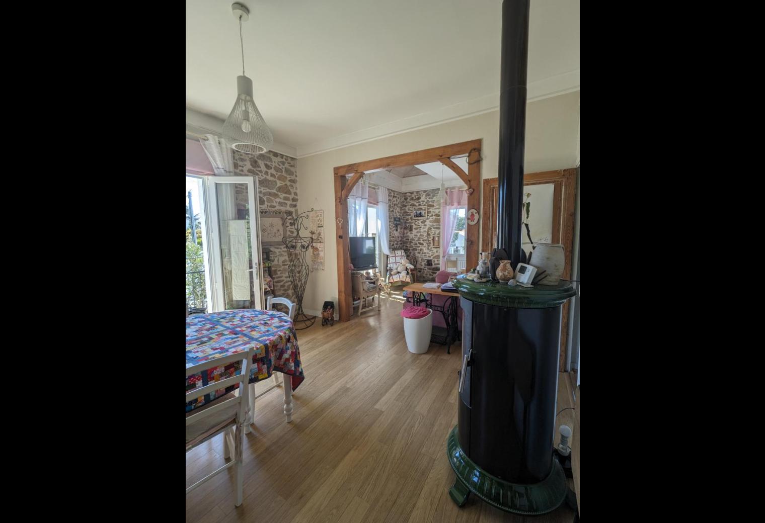 b1072cb5-ed3d-4b90-841c-ee270557d624.jpg