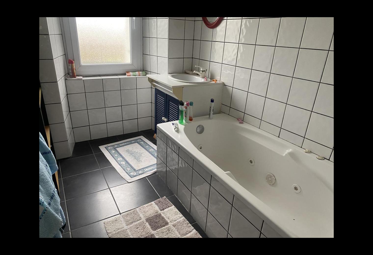 f7ae6d78-8ba7-4f48-9111-e210a5de8bd5.jpg