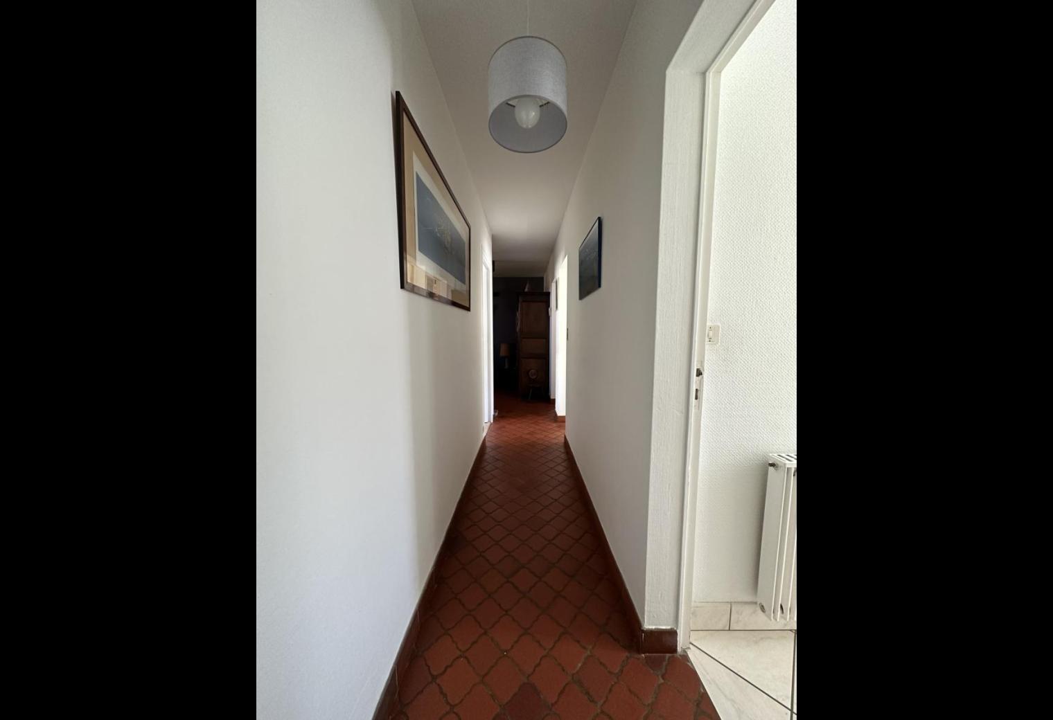 9d9a75cc-aa92-4ef5-b52e-9086f09fba0d.jpg