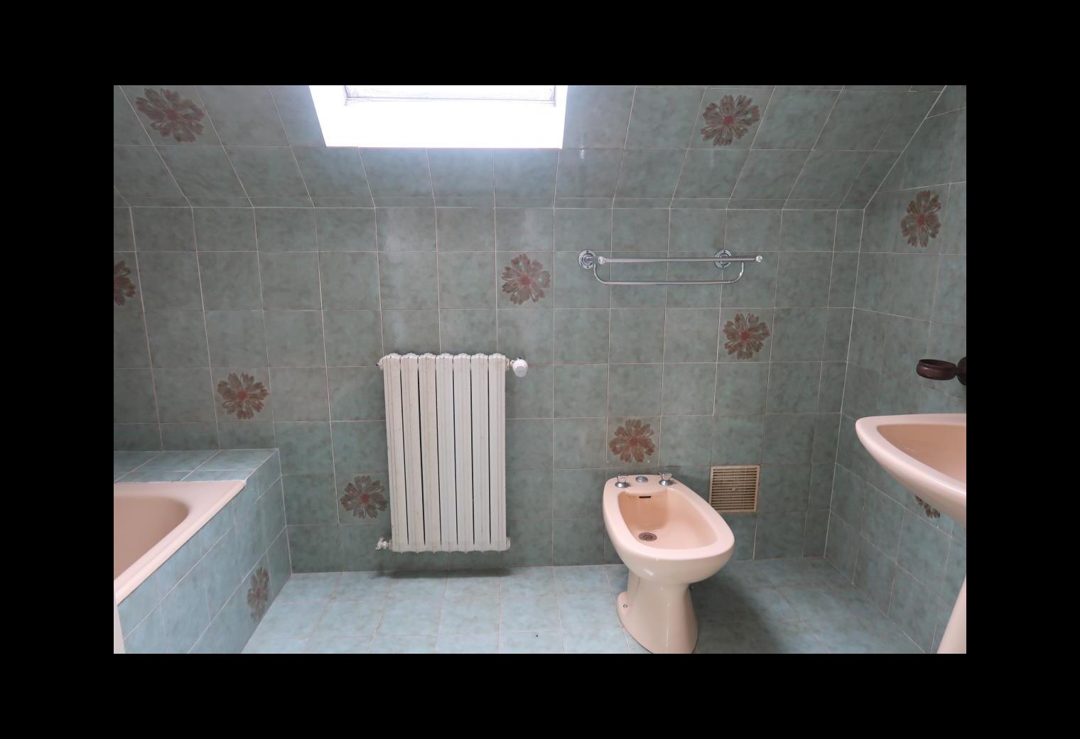 bacb3ee7-d7b0-40db-8ed2-206f3d8c867c.jpg