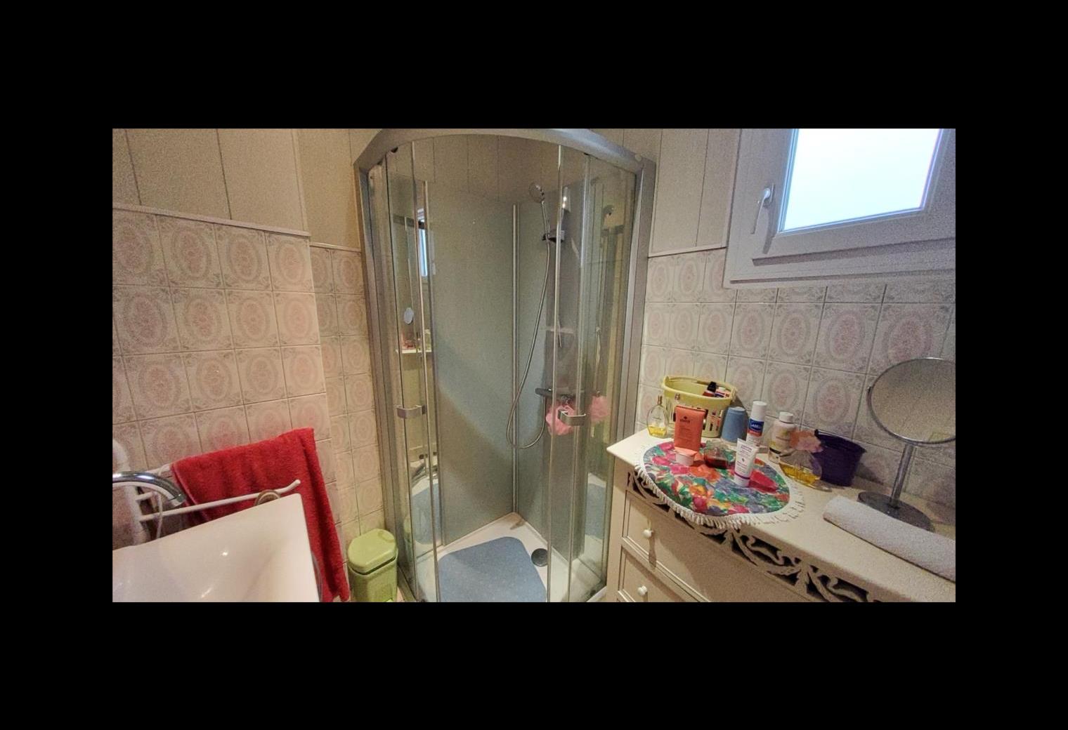 d41fa095-69d6-48d8-8cb3-a6afdfc62bcc.jpg