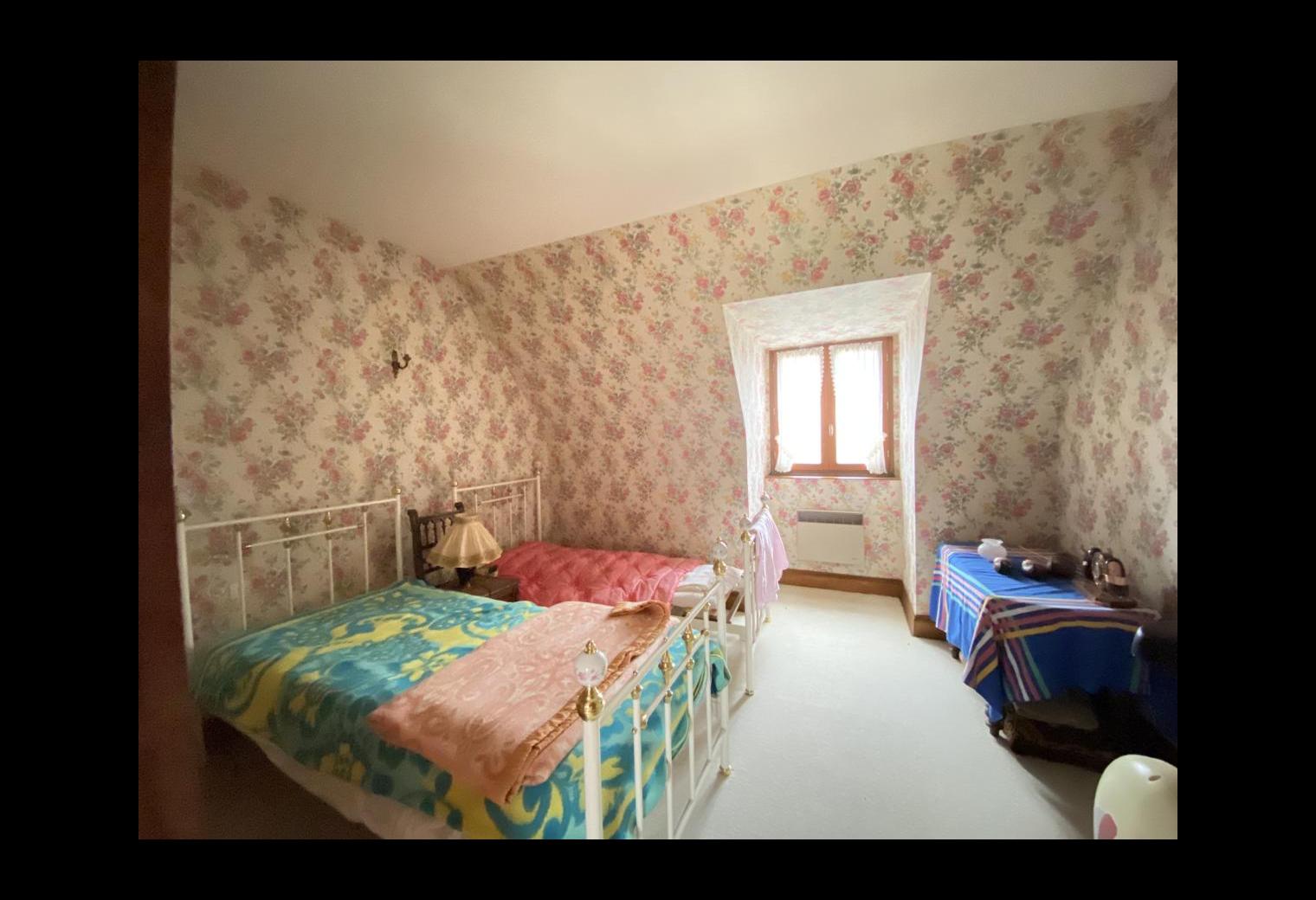 da728bd1-d7e3-45c5-981f-476656c3627b.jpg