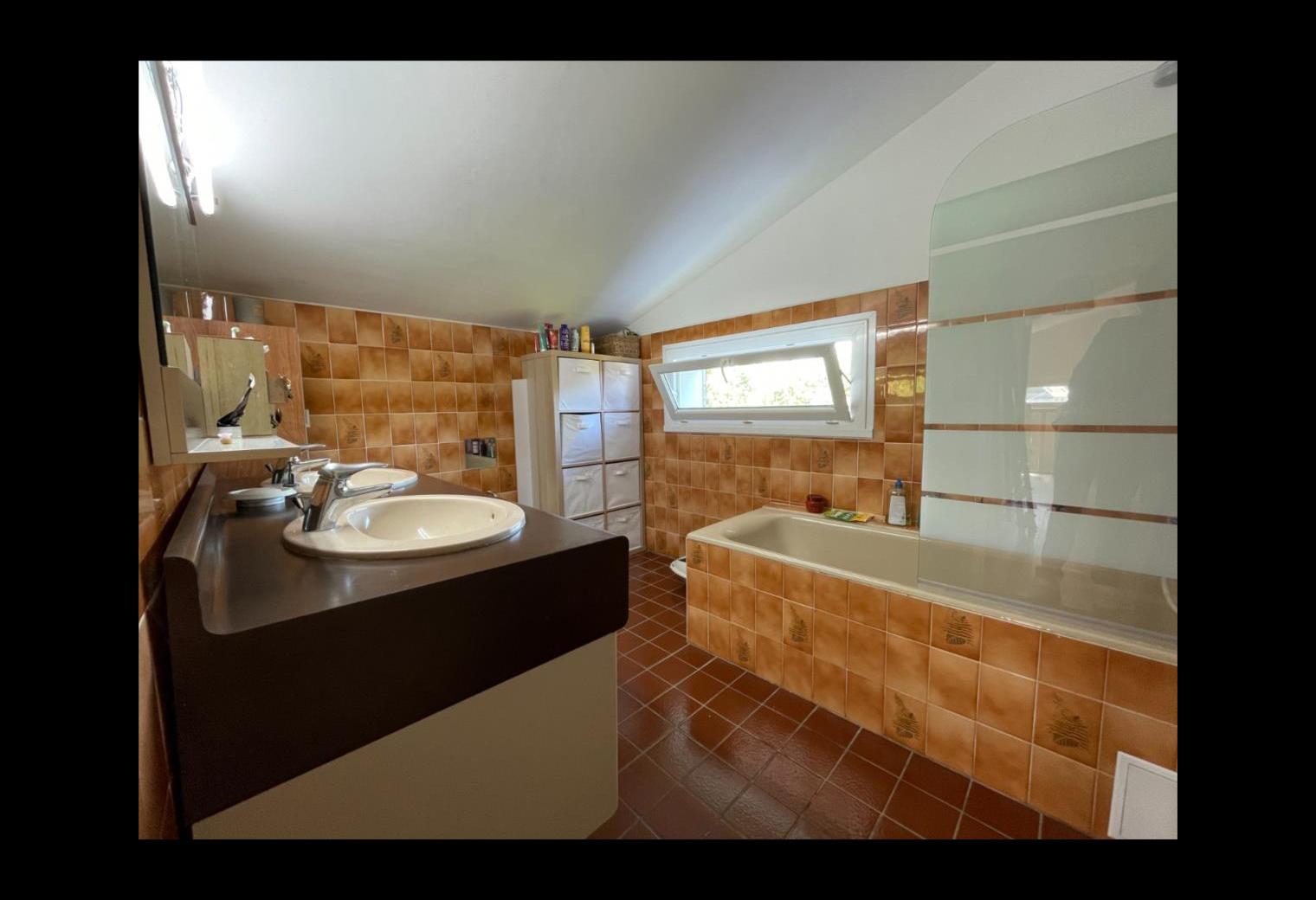0102b1c7-6b41-4925-adce-a2bd51a80d79.jpg