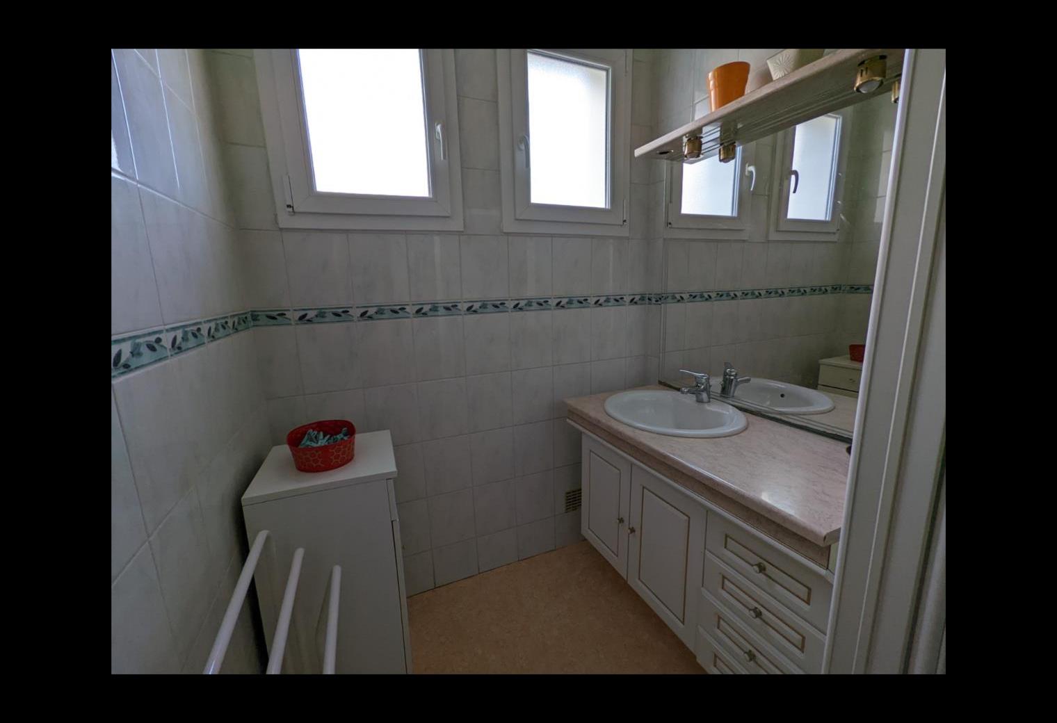 b137e1ad-89ea-41c8-9933-5a3b456b84f7.jpg