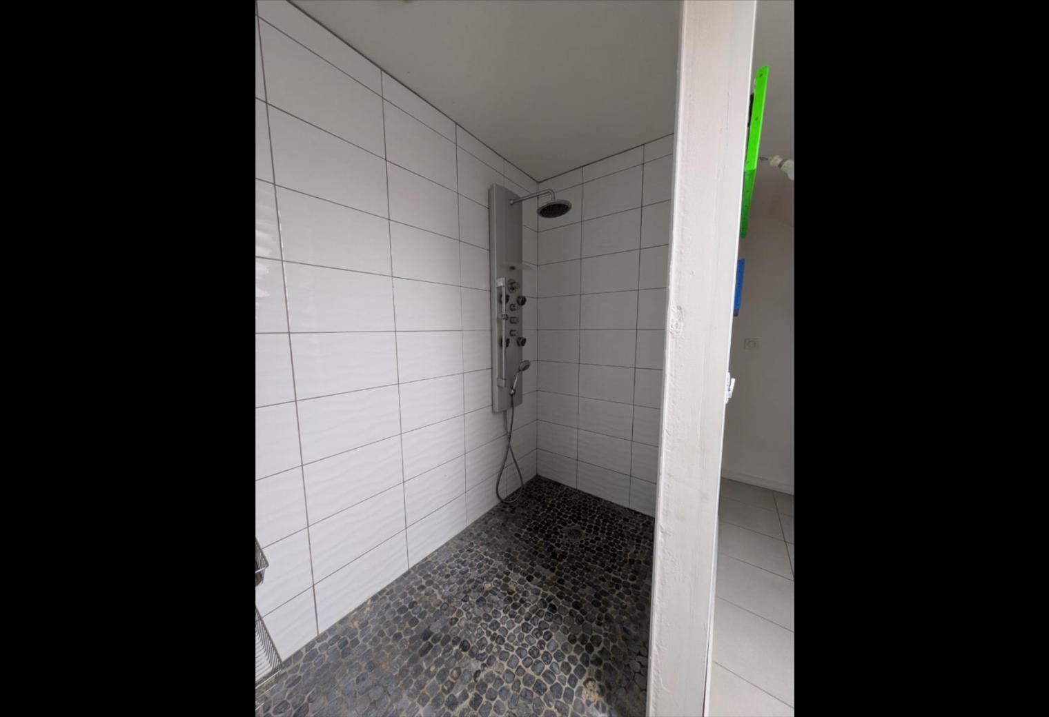 a4a48a8c-05d6-4dec-9bcf-df4c758ebc88.jpg