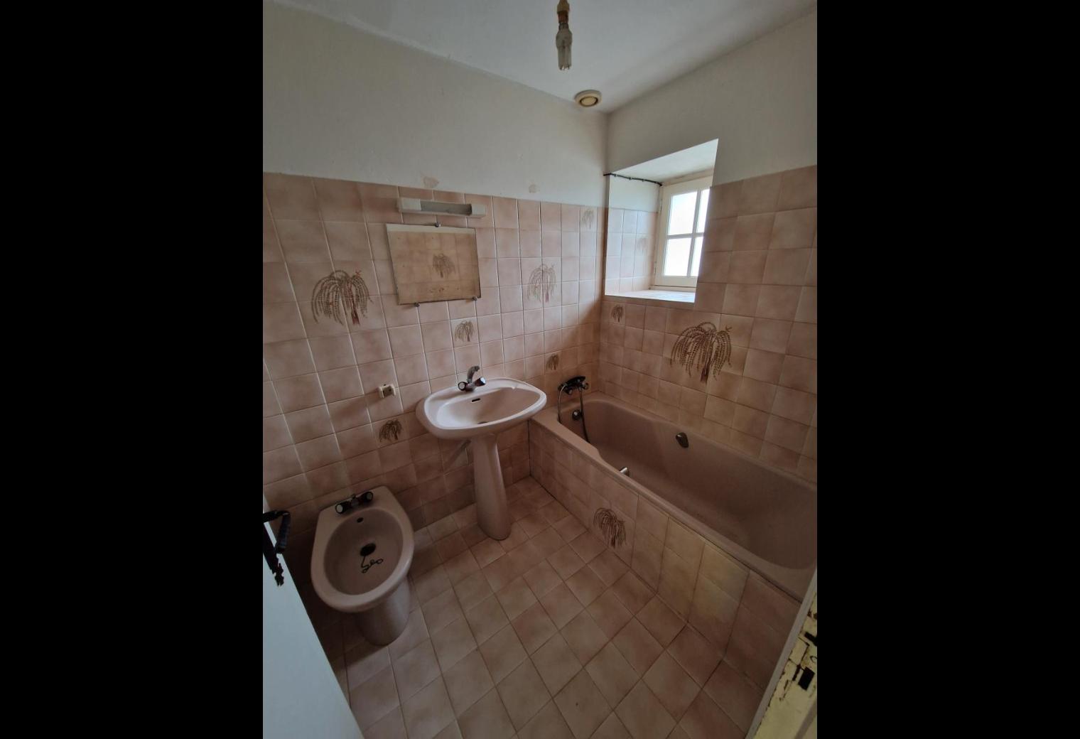 5dcb0386-0767-40e0-8582-af057751df64.jpg