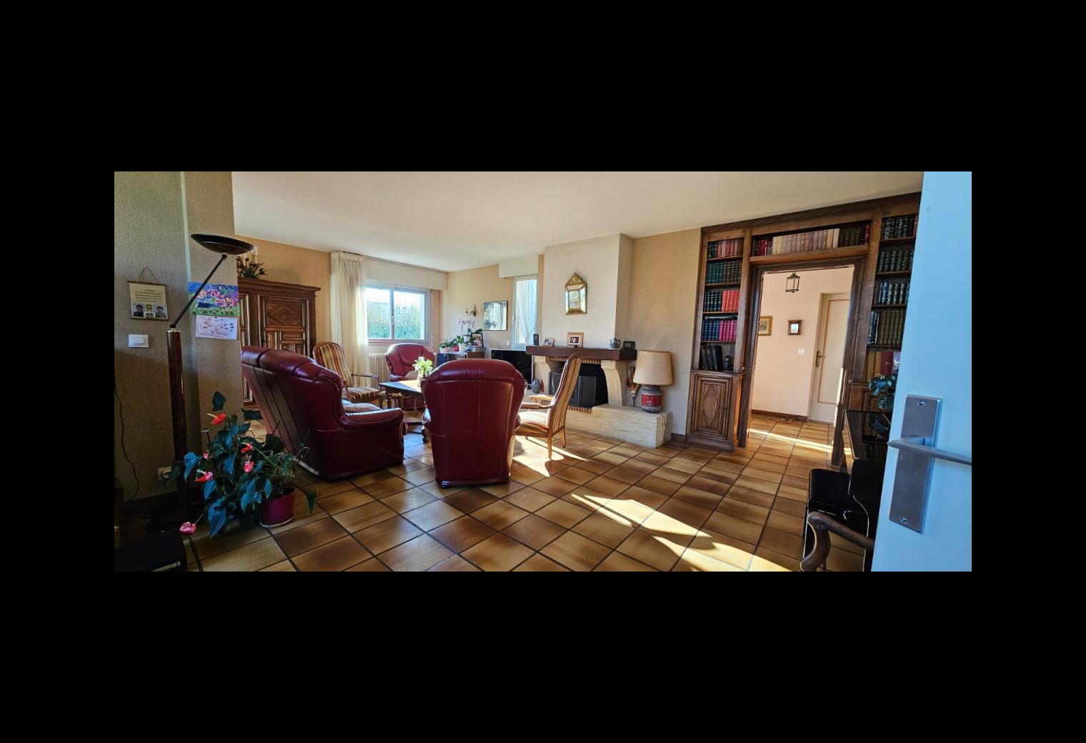 dc1709ae-6c74-42c8-9125-1d06577c3ed3.jpg