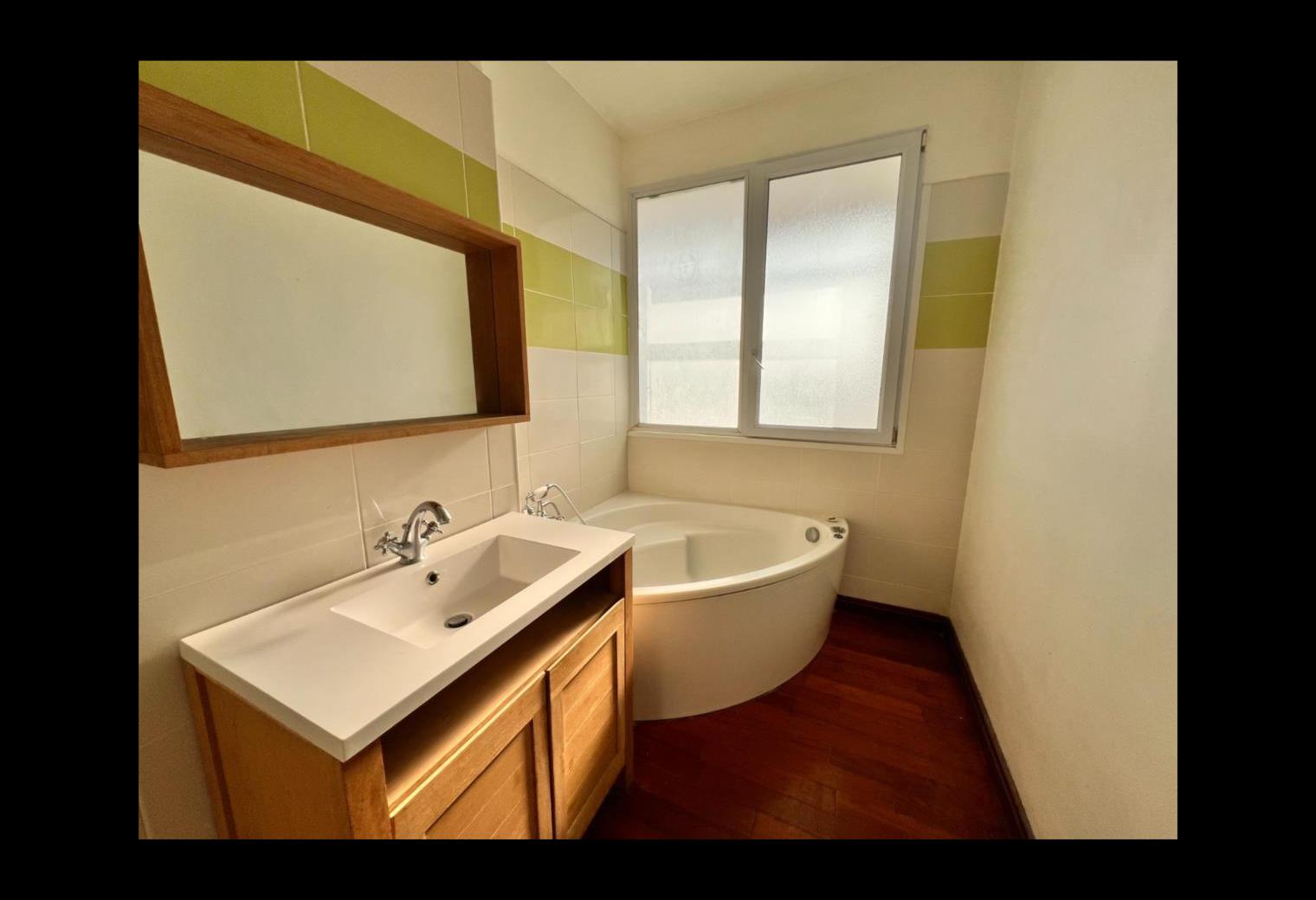 53d28a70-f73e-42bd-9a8e-82e783b1b888.jpg