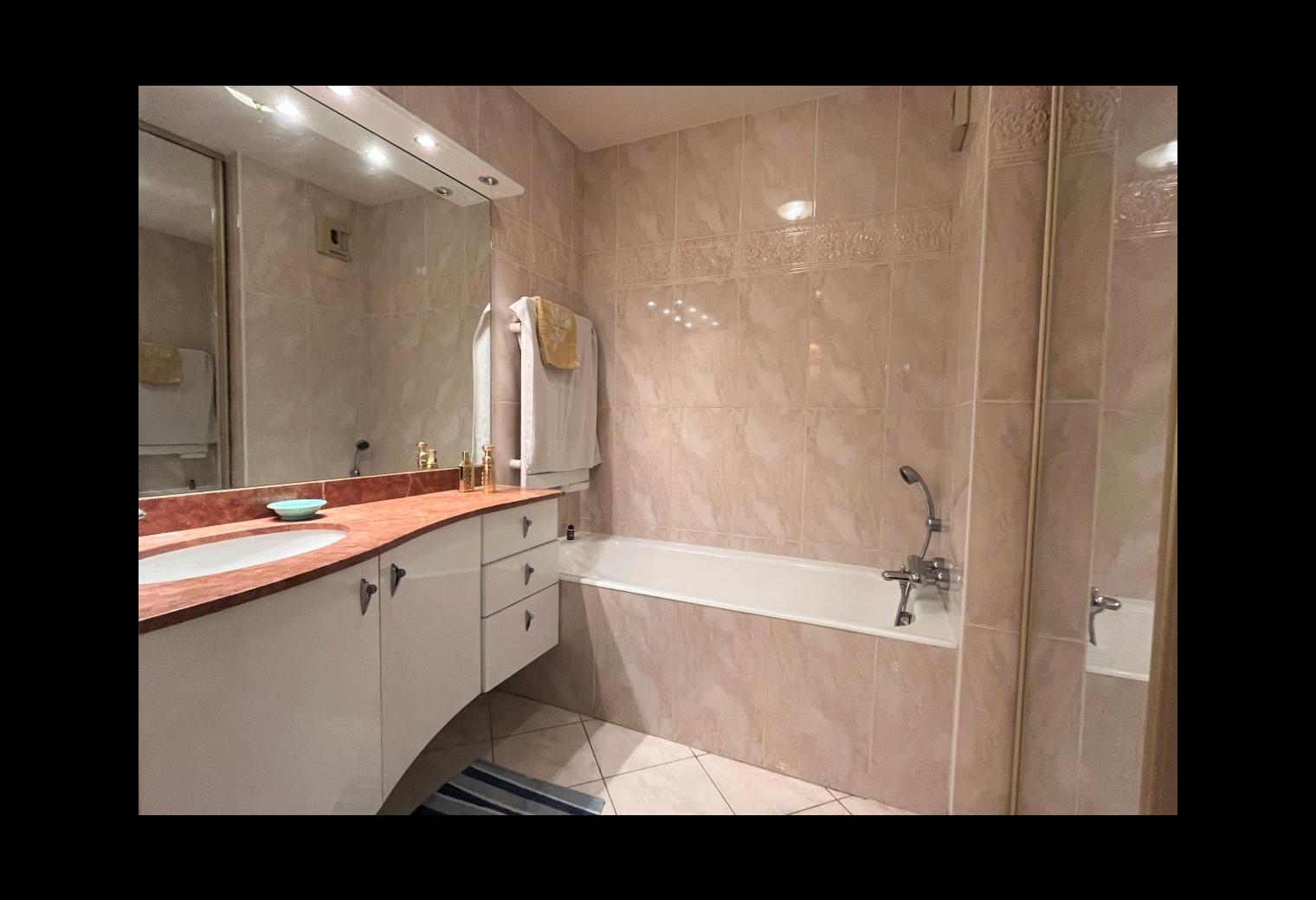 abfe4086-d449-4dd6-aadb-db89de0c4245.jpg