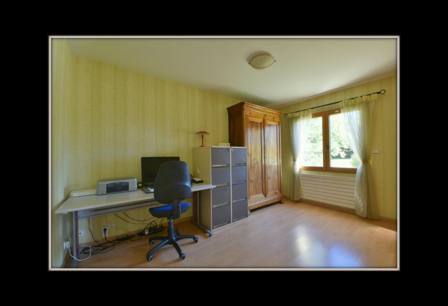 bec9d381-886f-439c-8080-ab9e9a46e354.jpg