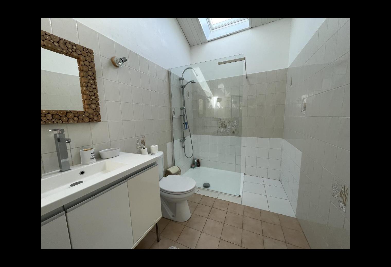 3d3733fb-e6fa-40d0-80ed-774e593f8da4.jpg