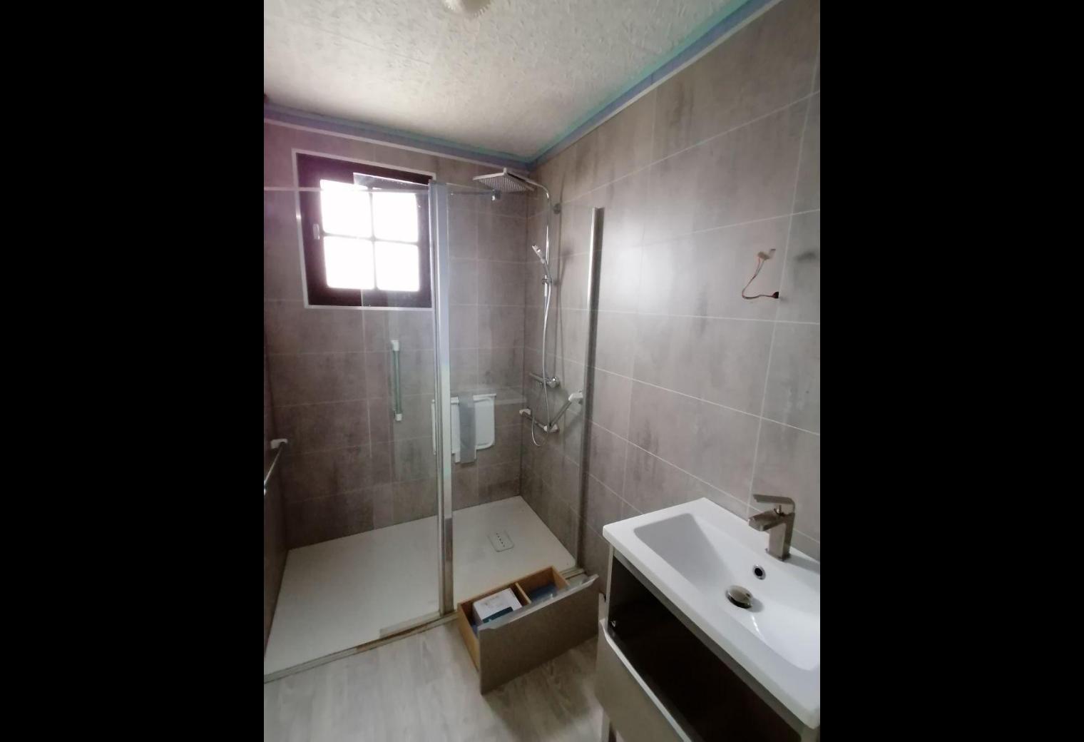 6d221e12-833b-4bee-b2fc-59c893a7d1f8.jpg