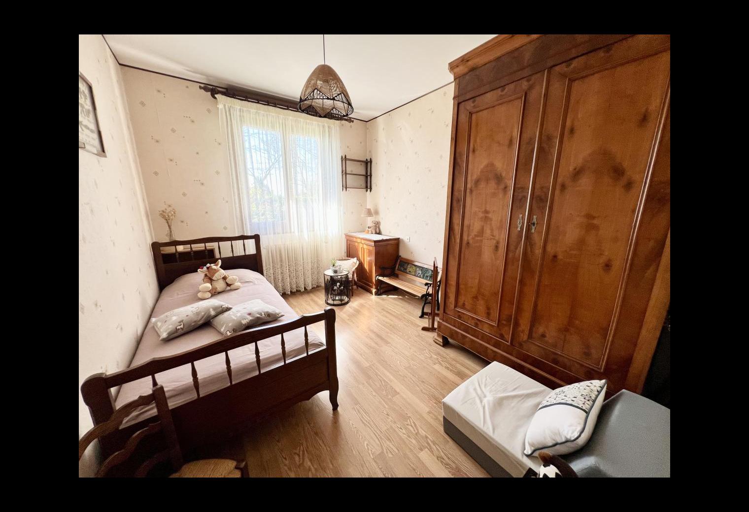 d4827c62-fb24-4bed-8ffe-00b28c47033b.jpg