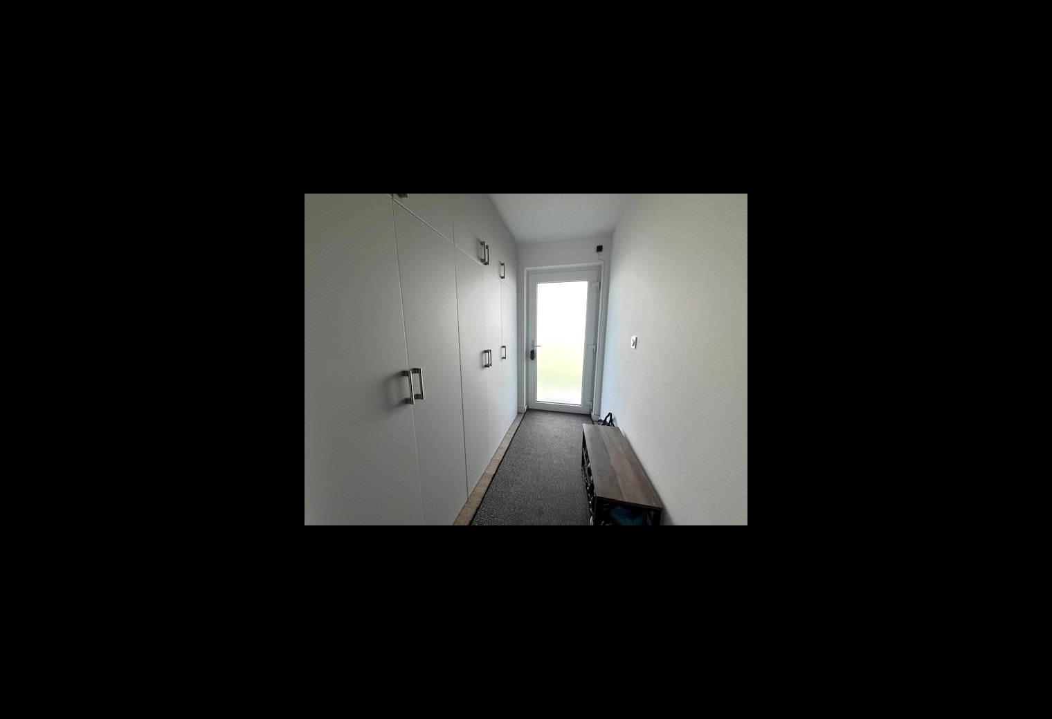 d16a3c3d-bcd4-4e30-b01d-54a627be9d7e.jpg
