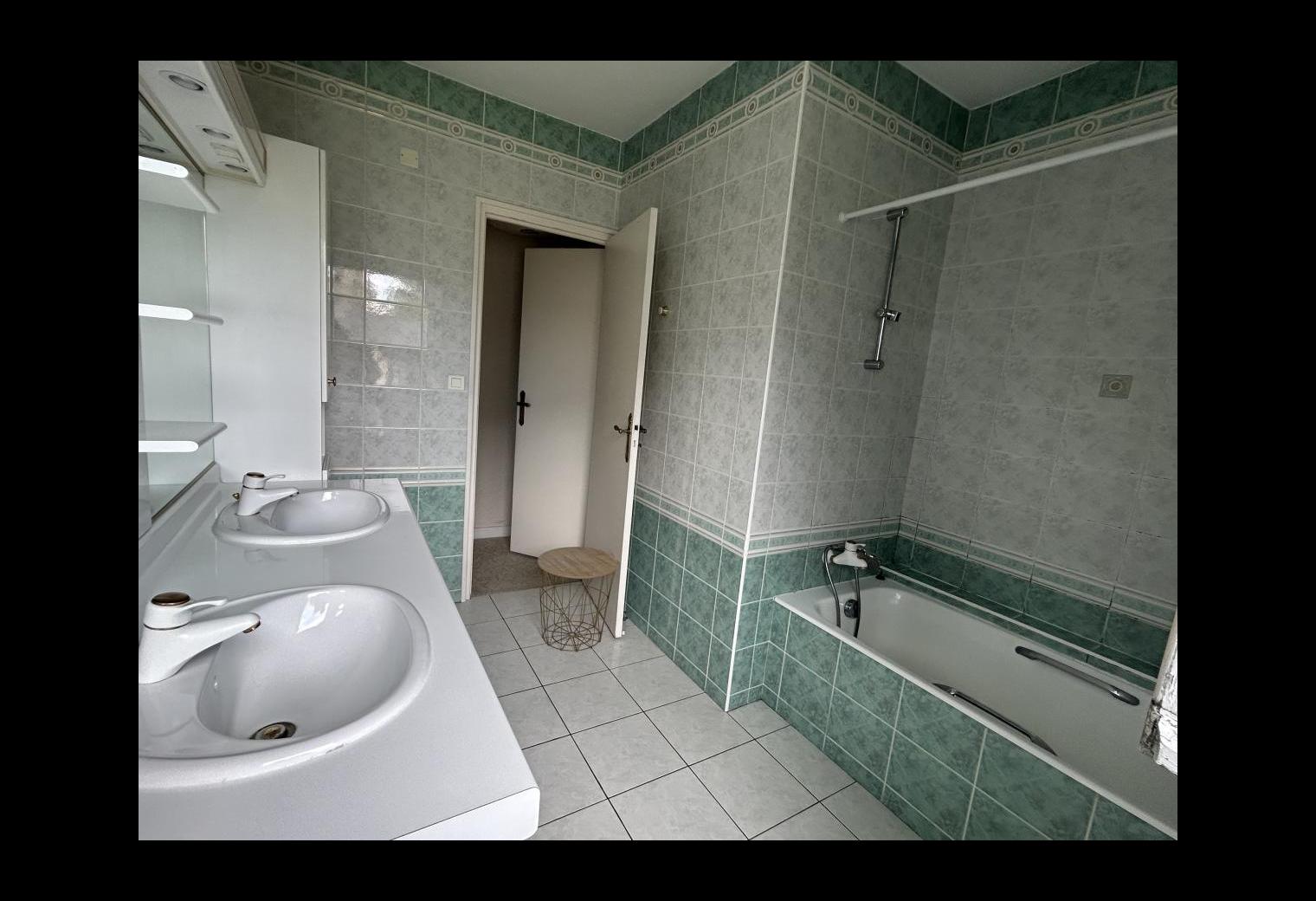 38ec283f-b091-4597-ae0d-707c1de24ca2.jpg