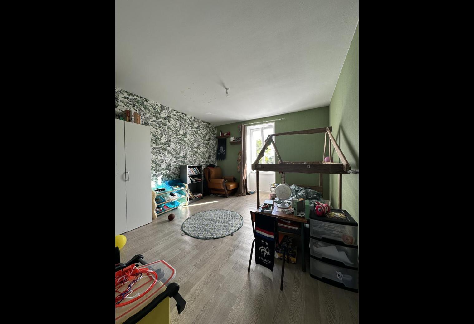 37c9d243-8f80-4a50-95e8-1abf40cea228.jpg