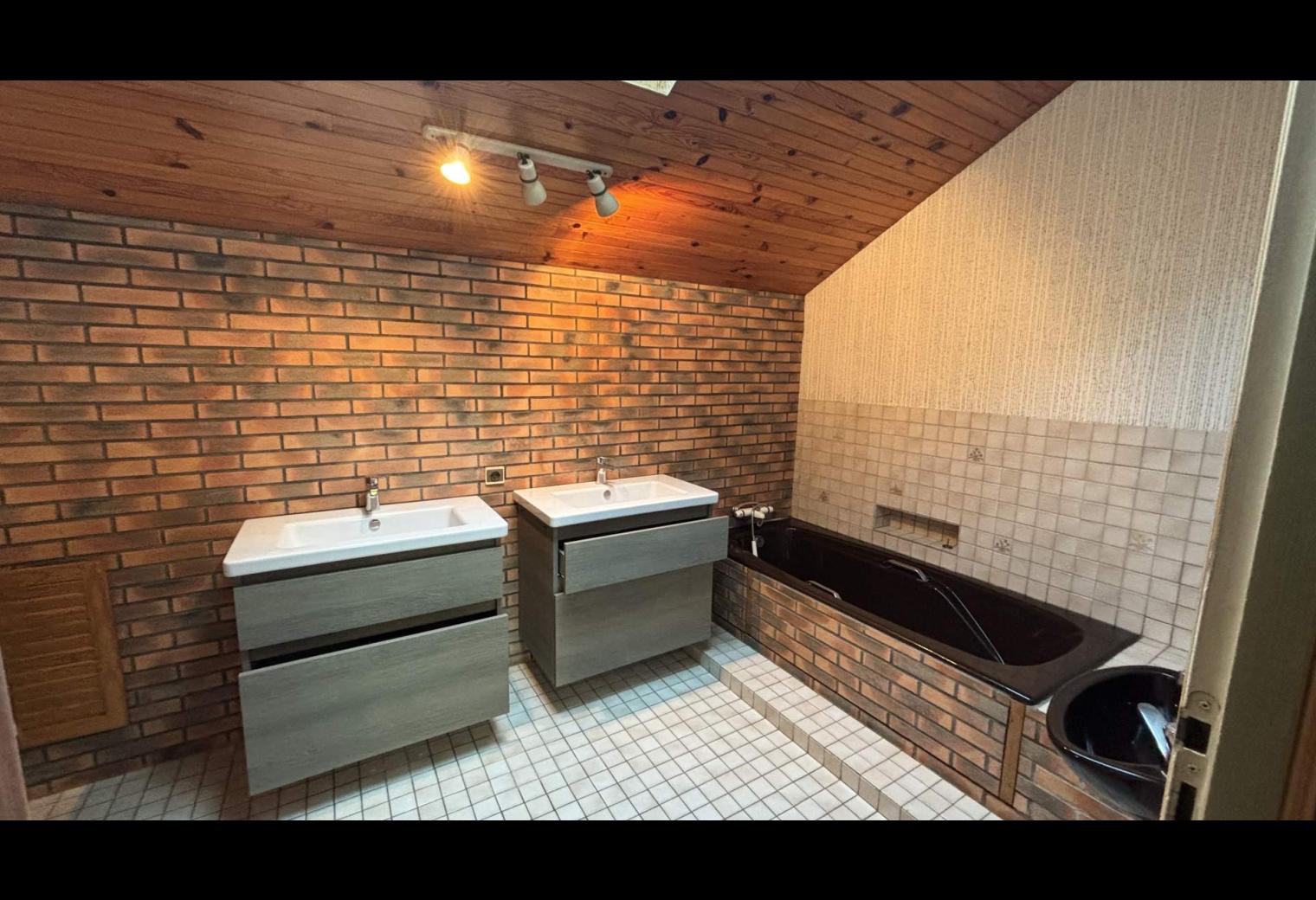5ba63dc8-66b0-46fc-8bcd-463d07a68ec6.jpg