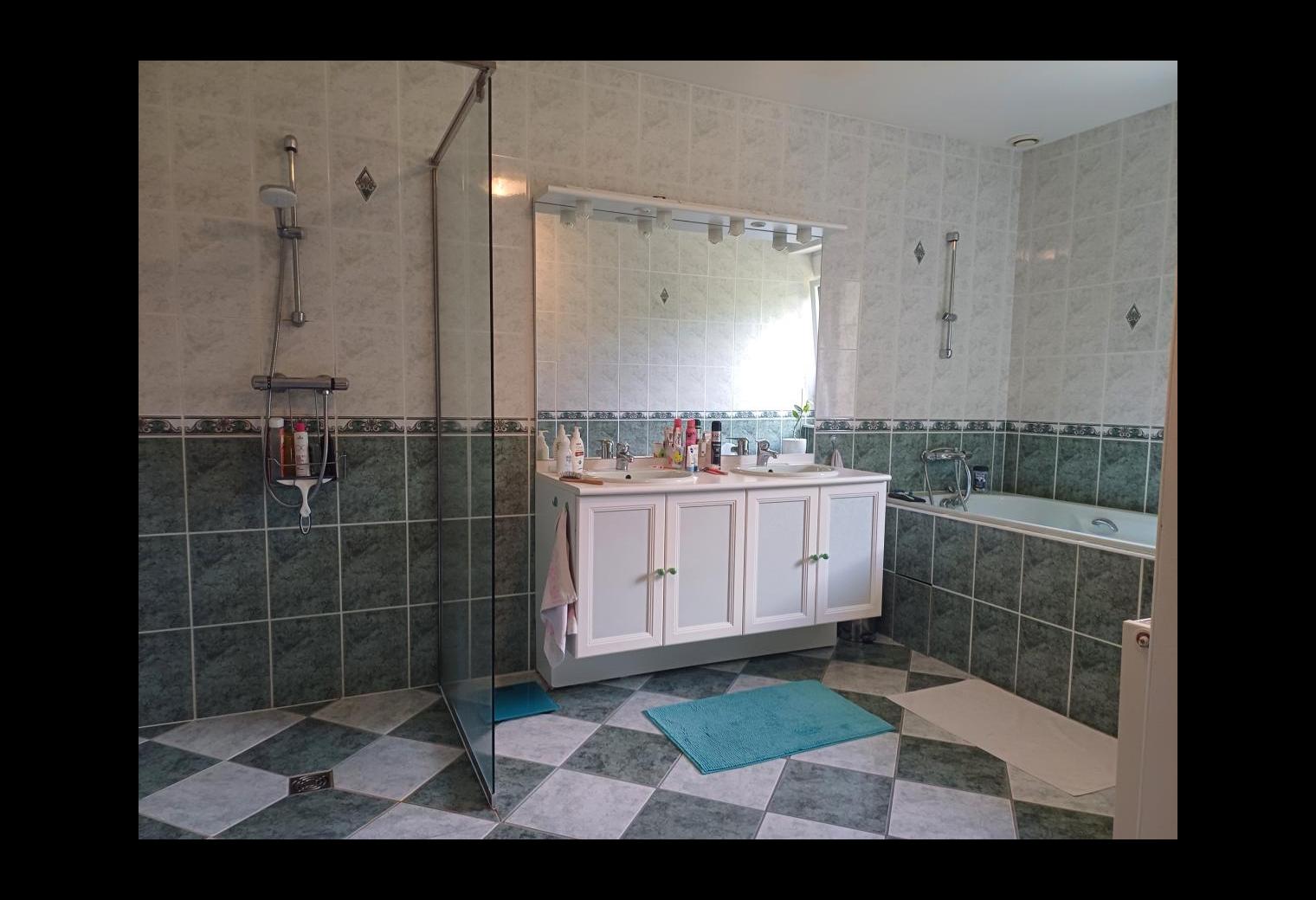 73eeae6d-ee31-430d-8fe3-3a5c8d473870.jpg