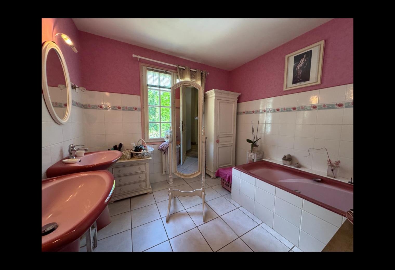 9d0d8158-305b-45d5-a8ba-3f77fbe9b3b2.jpg