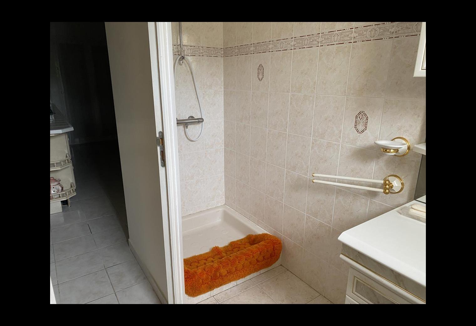 cb21d5be-ca2c-4d7c-a468-ad87ee304490.jpg