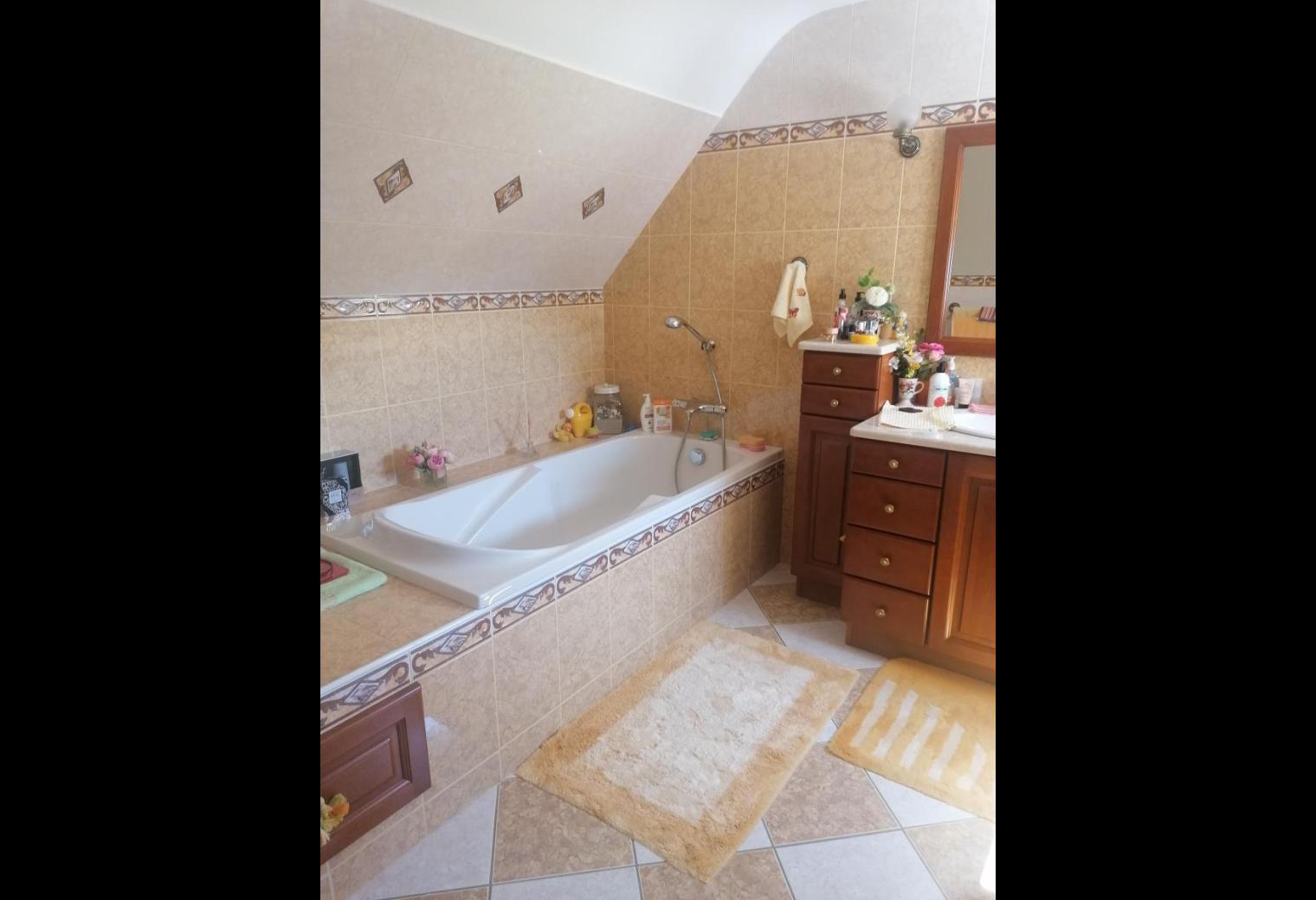470bf817-4a3d-4d8b-ae28-6f97b31279ad.jpg