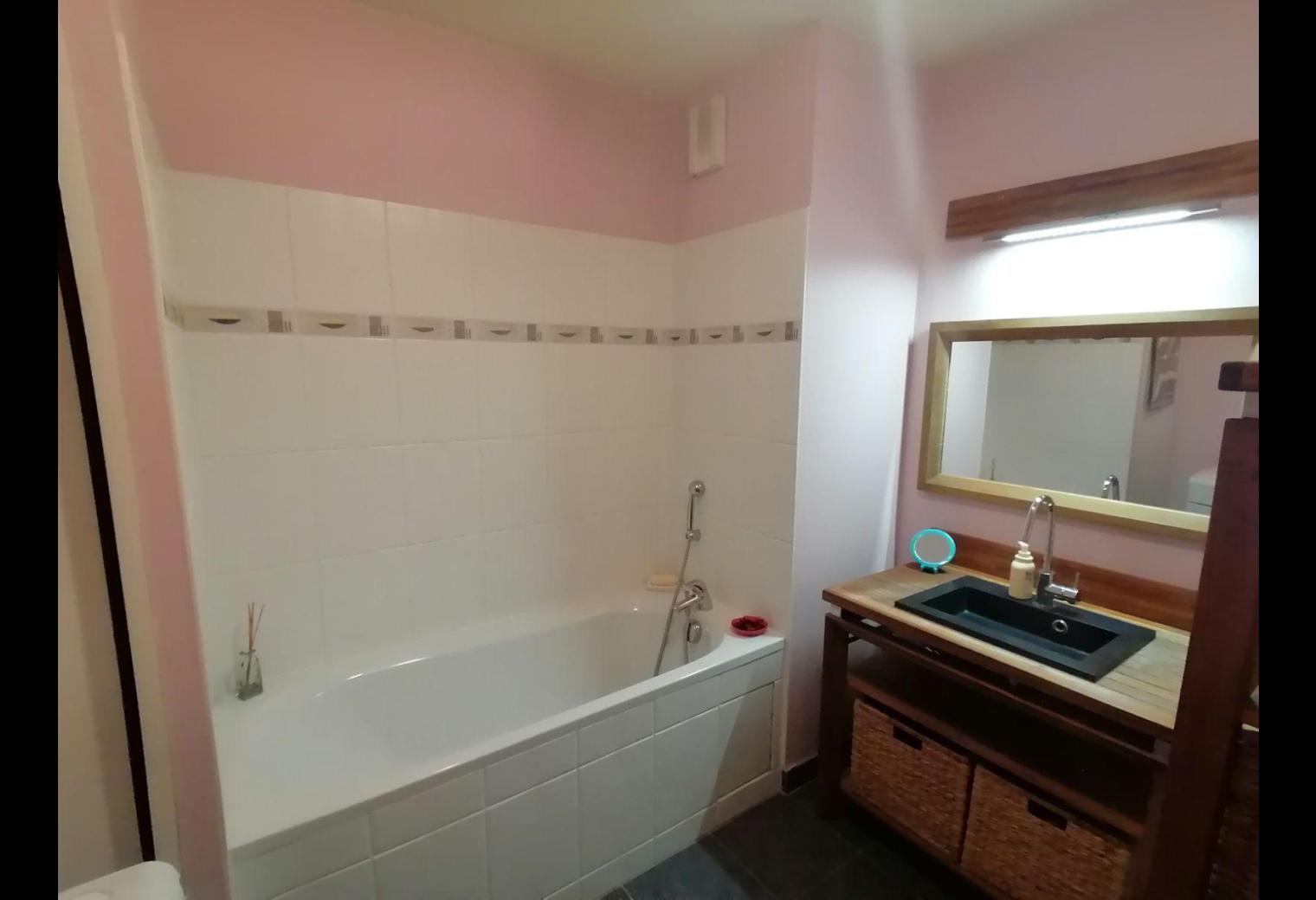 dc563ae0-acfc-4800-bddd-20ae091558df.jpg