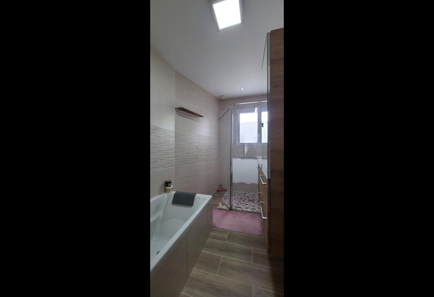 ede736dd-99bc-4bd4-9b57-75ddb1df06af.jpg