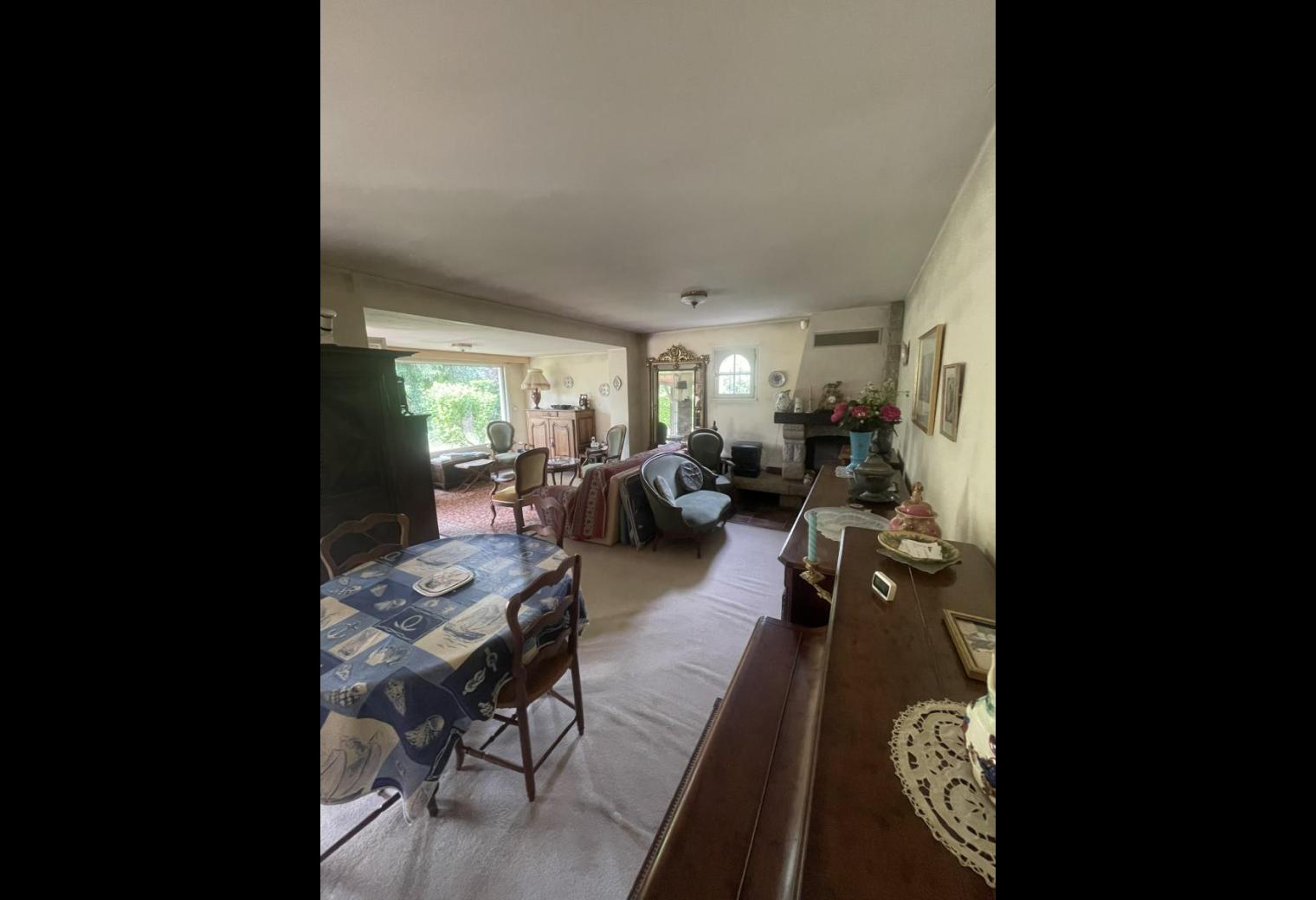eca048d5-aa7e-49b1-ae33-cc4fa6f5dffe.jpg