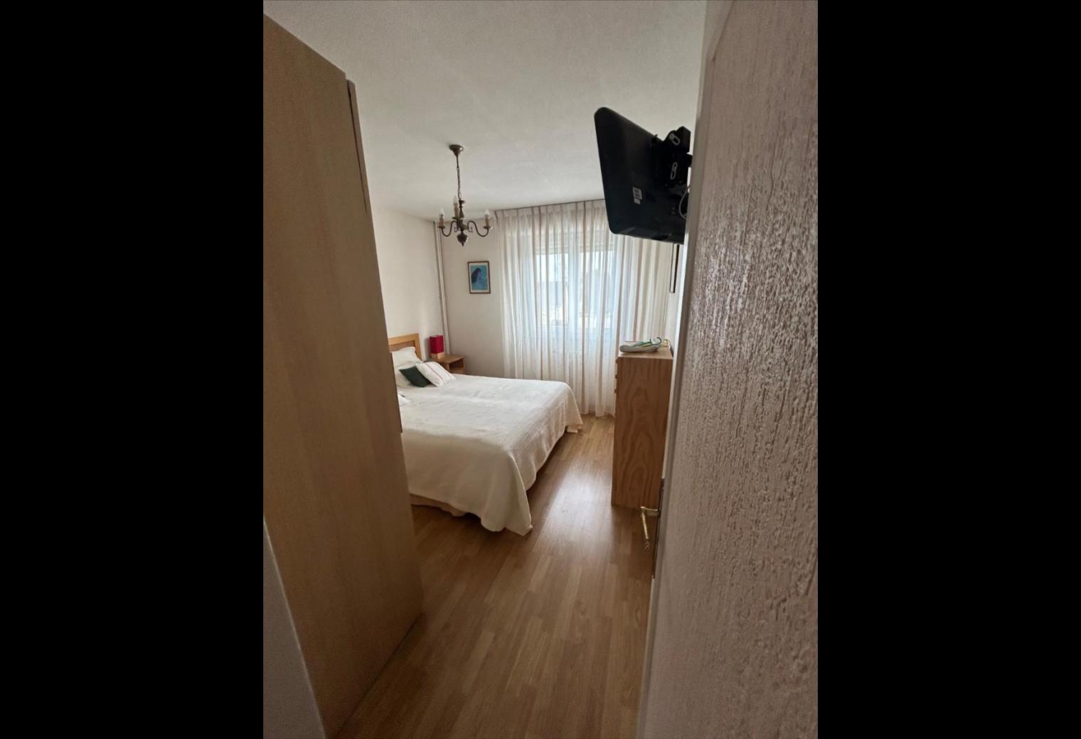 c14104aa-cb8f-4401-9dcb-3479789dbd5b.jpg