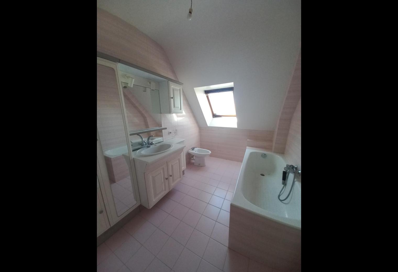 2758023e-c306-4119-8f02-3ea2bd8ed455.jpg