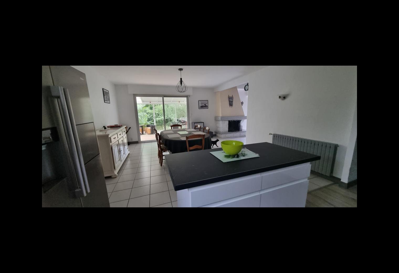 a5e3204a-59d0-4e9d-97d0-e9896d6b3756.jpg