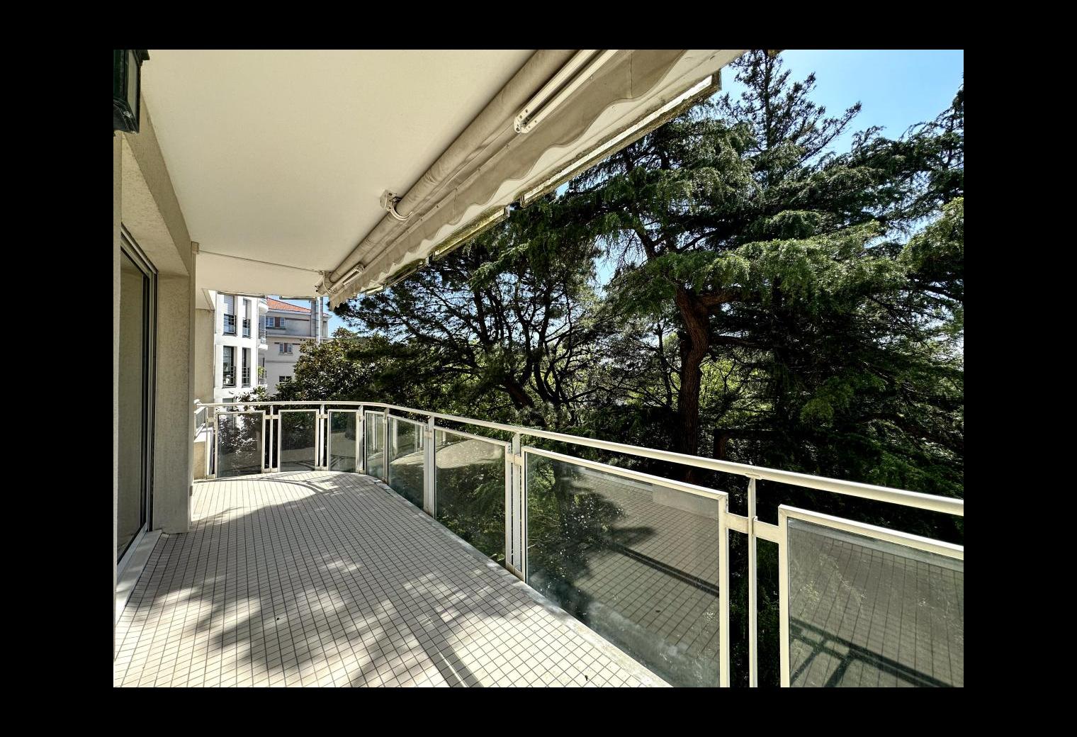 2ec379eb-4cb5-4dbd-adff-09d5f93ebc36.jpg