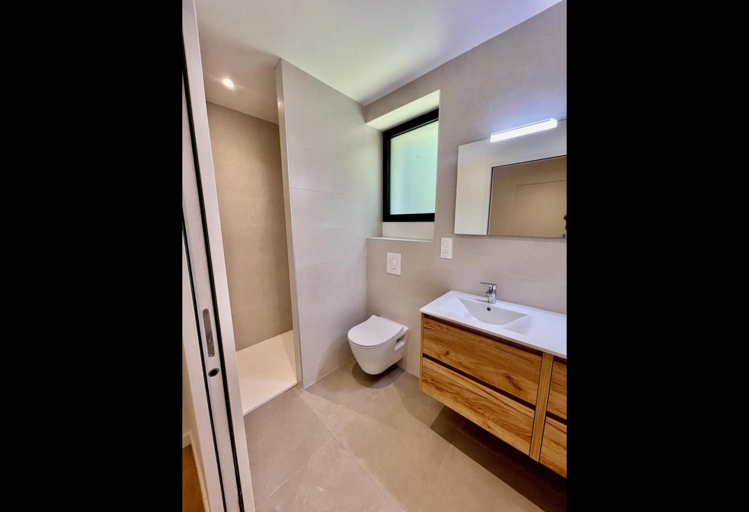 6900f3aa-821a-4ebd-ac38-e596e5da4847.jpg