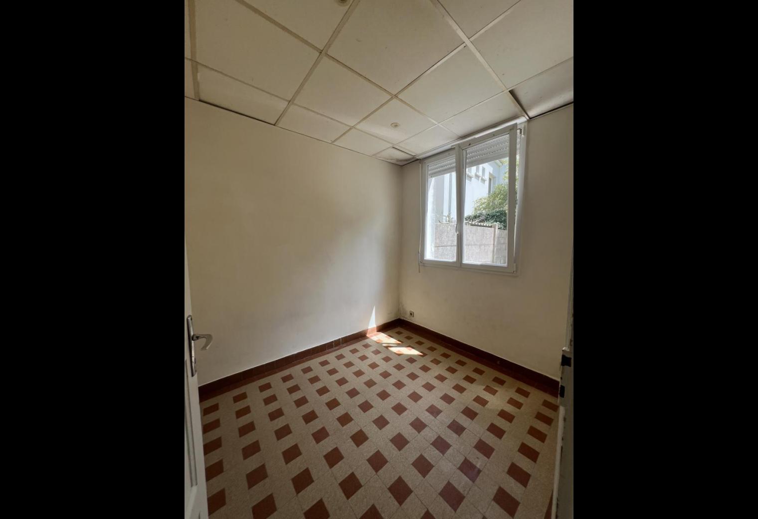 fdc02e00-8d95-4040-8a85-4de945a8ddf4.jpg