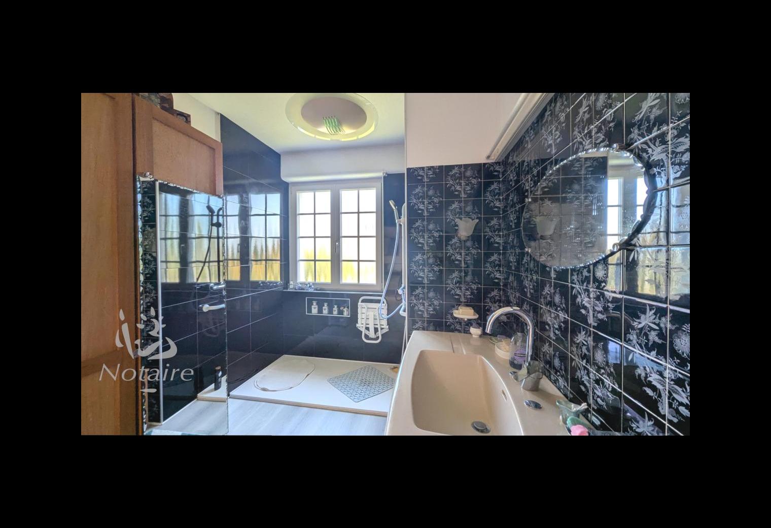 ef395d0d-9cdb-4ee4-92cc-733bed0ca08c.jpg