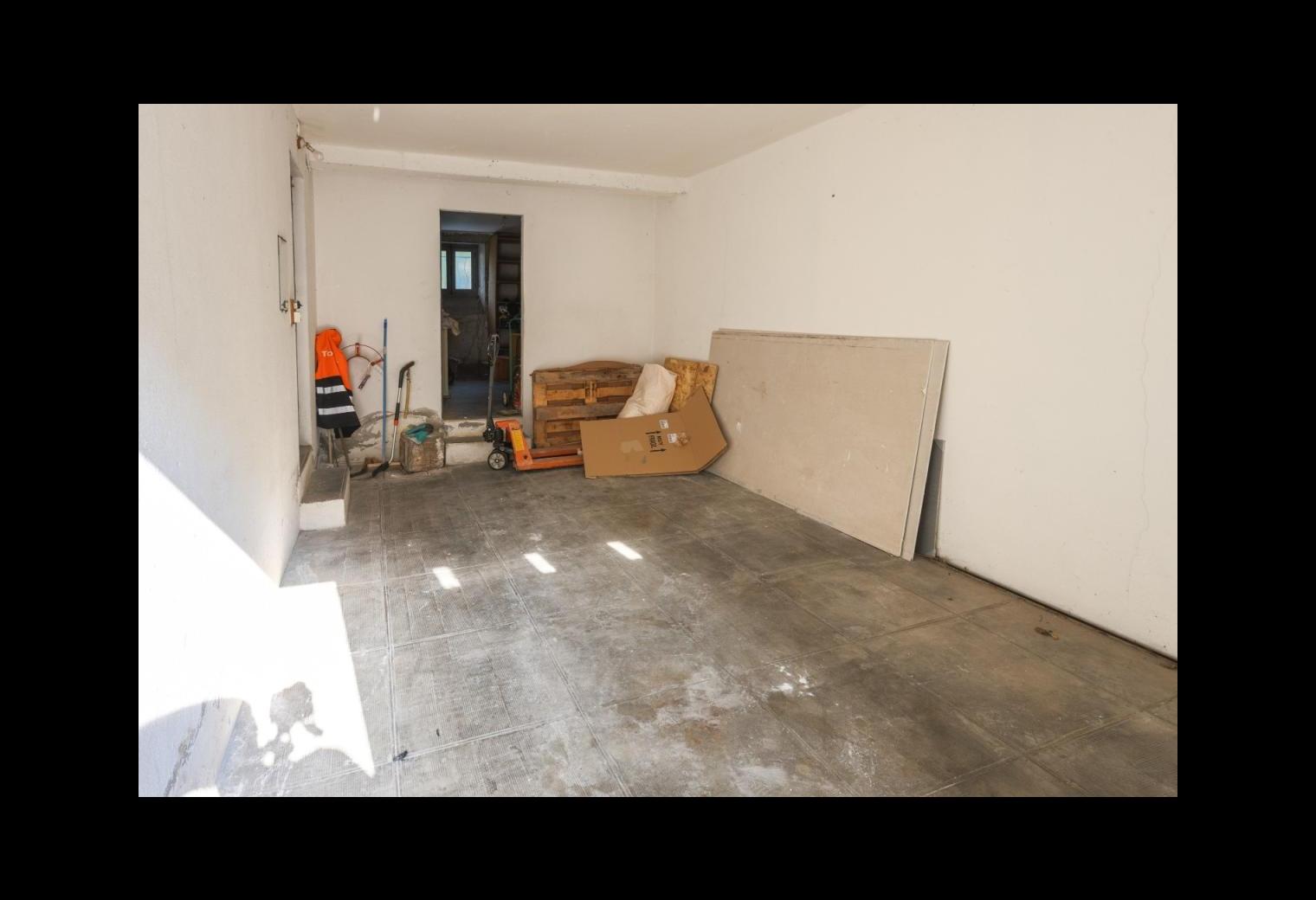 ab327783-000e-4d32-9daa-132760902771.jpg