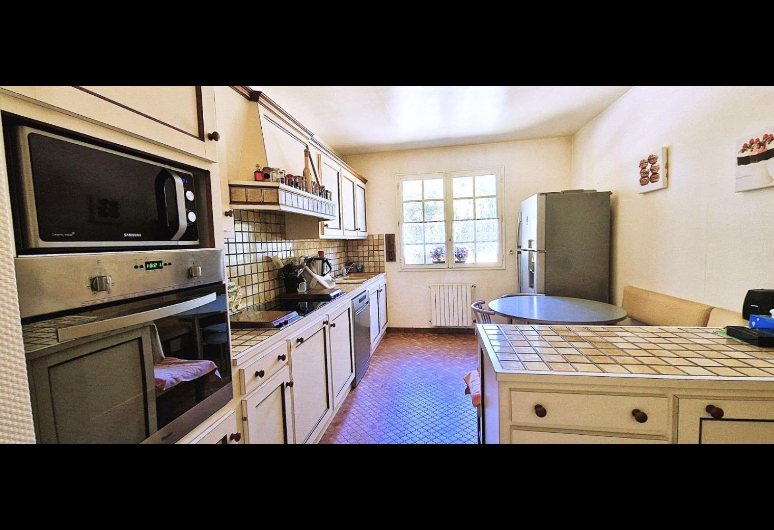 1bed04ad-d19f-4337-8258-96ba223f674b.jpg