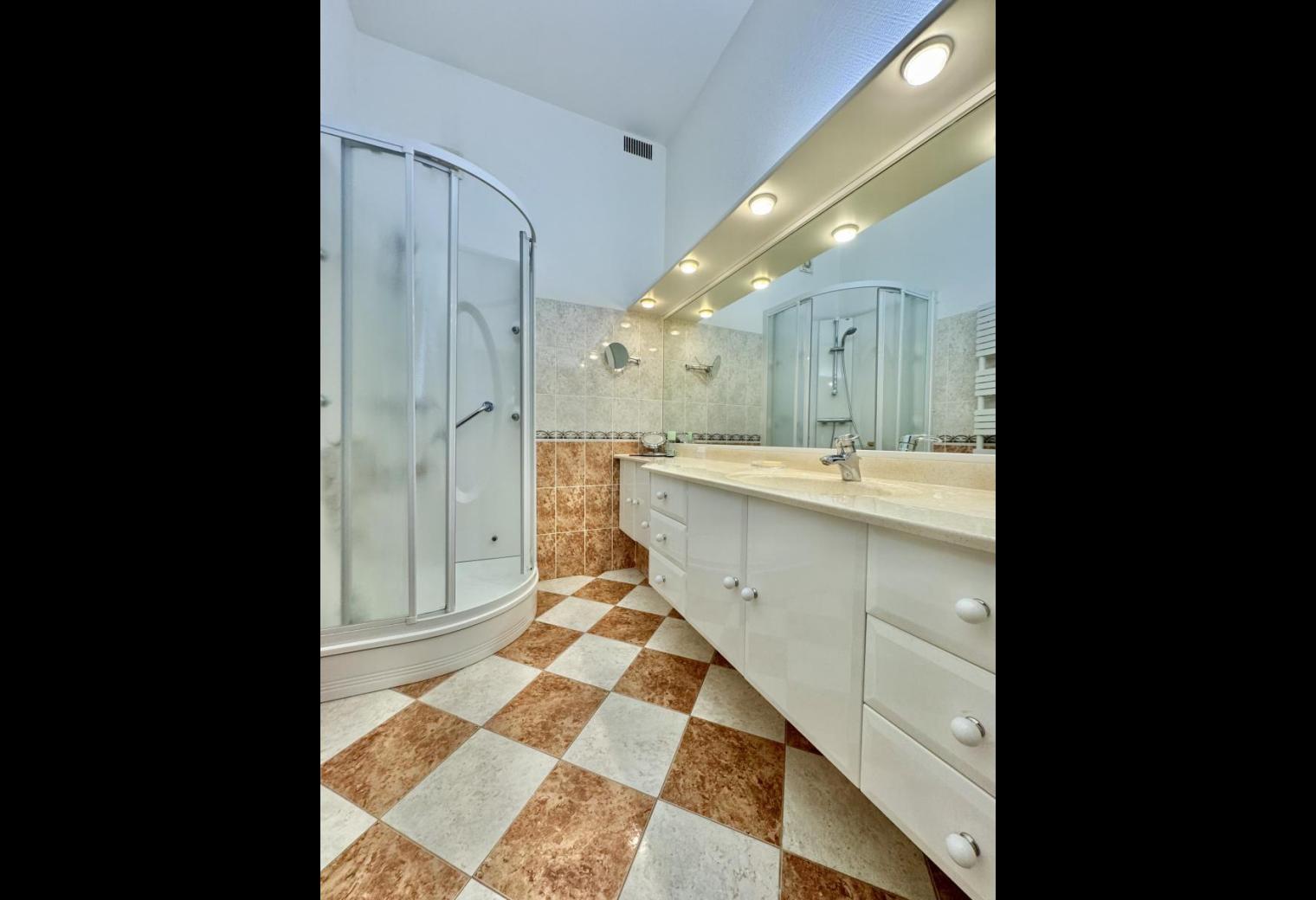 3ea4608d-d961-400e-a295-257a4cdc8bd5.jpg