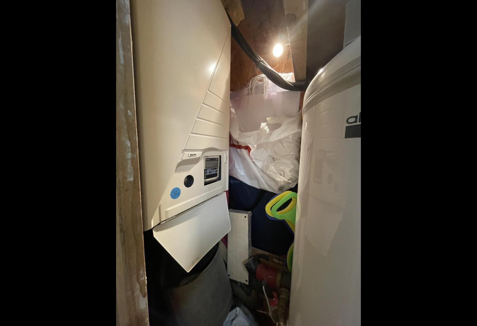 41f7b752-7d81-4e21-a6fa-a1f6b153eaf0.jpg