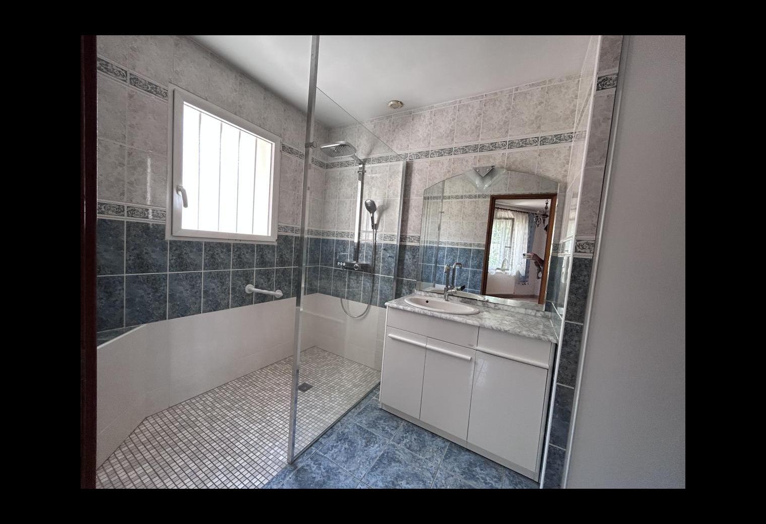 2bd6fc4b-b587-4781-9489-8e4339cb147f.jpg