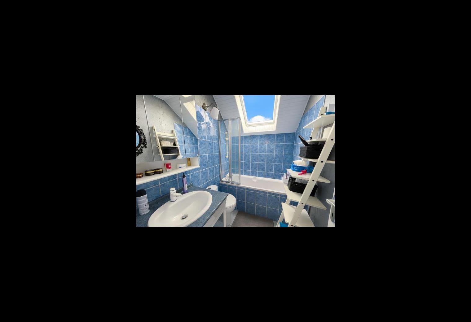 f5cca9d9-2d93-4d00-b8ff-d0bcc081116a.jpg