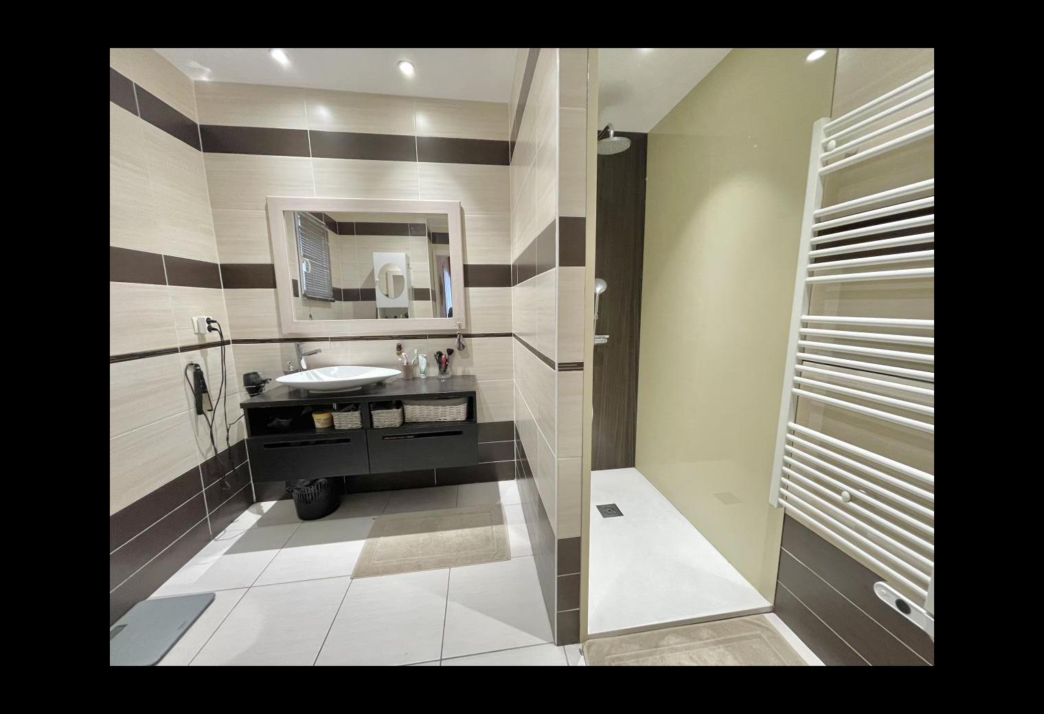 6fd144bc-6f24-4dbf-9286-dcfee0737102.jpg
