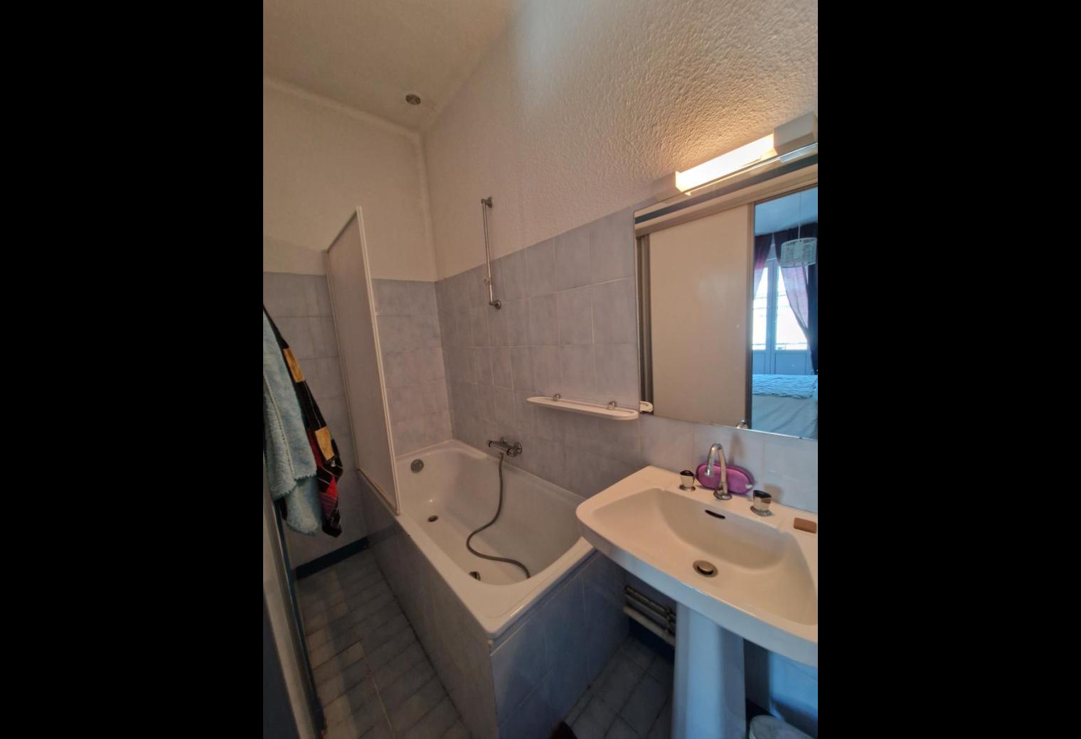 5c7895fc-e4d3-4592-82db-a289e02e5979.jpg