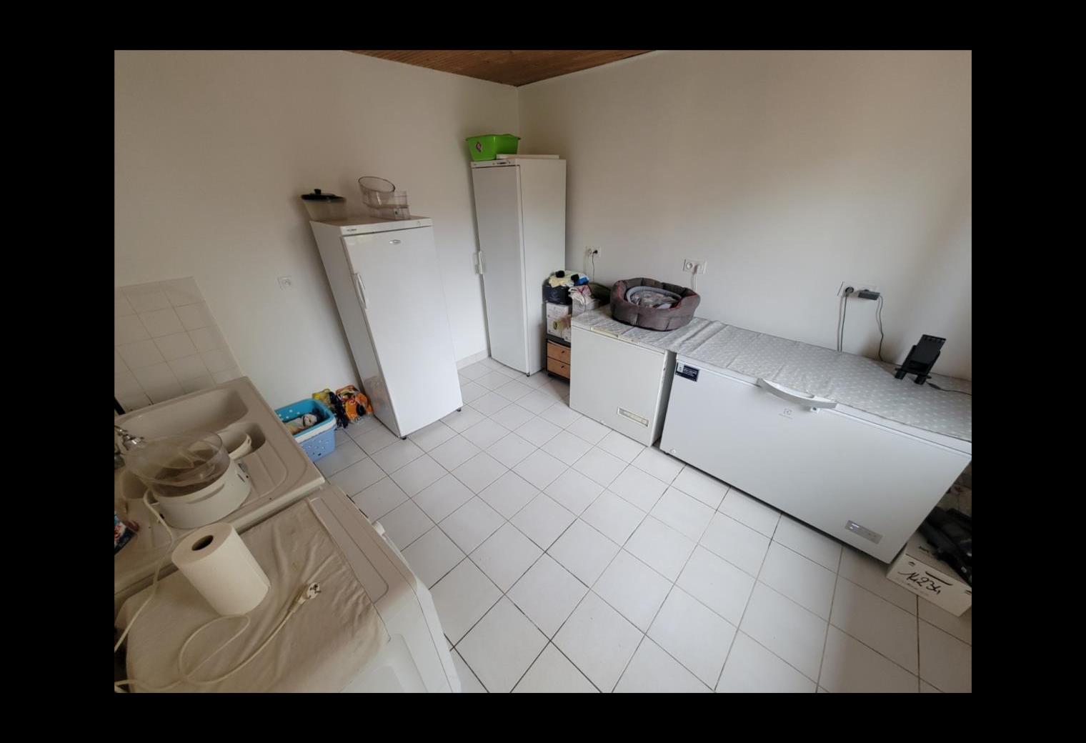43e6ad7a-fcba-42be-9312-17c245f45dd1.jpg
