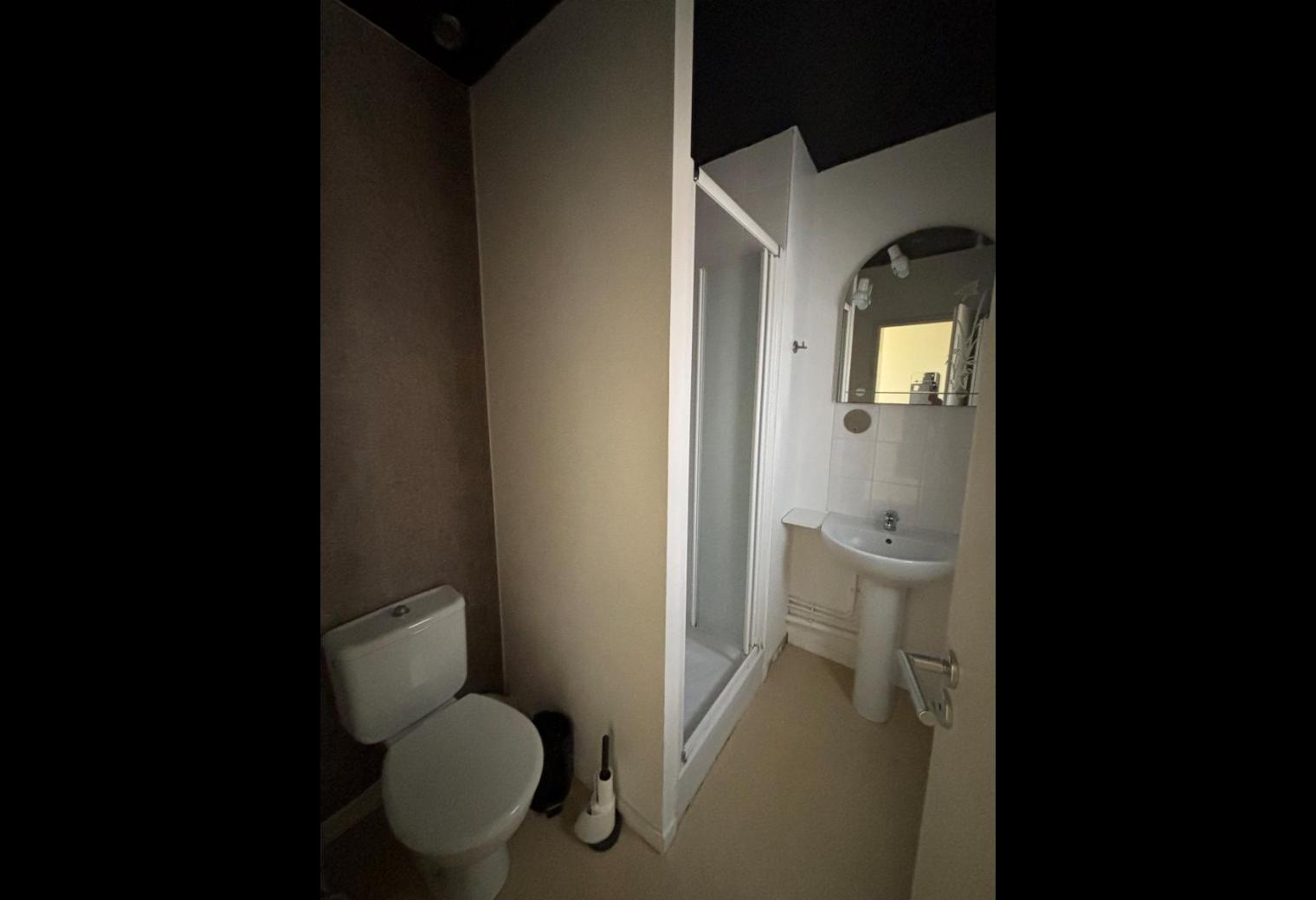 f0a0876d-7e24-4898-bed6-e09f14b17359.jpg