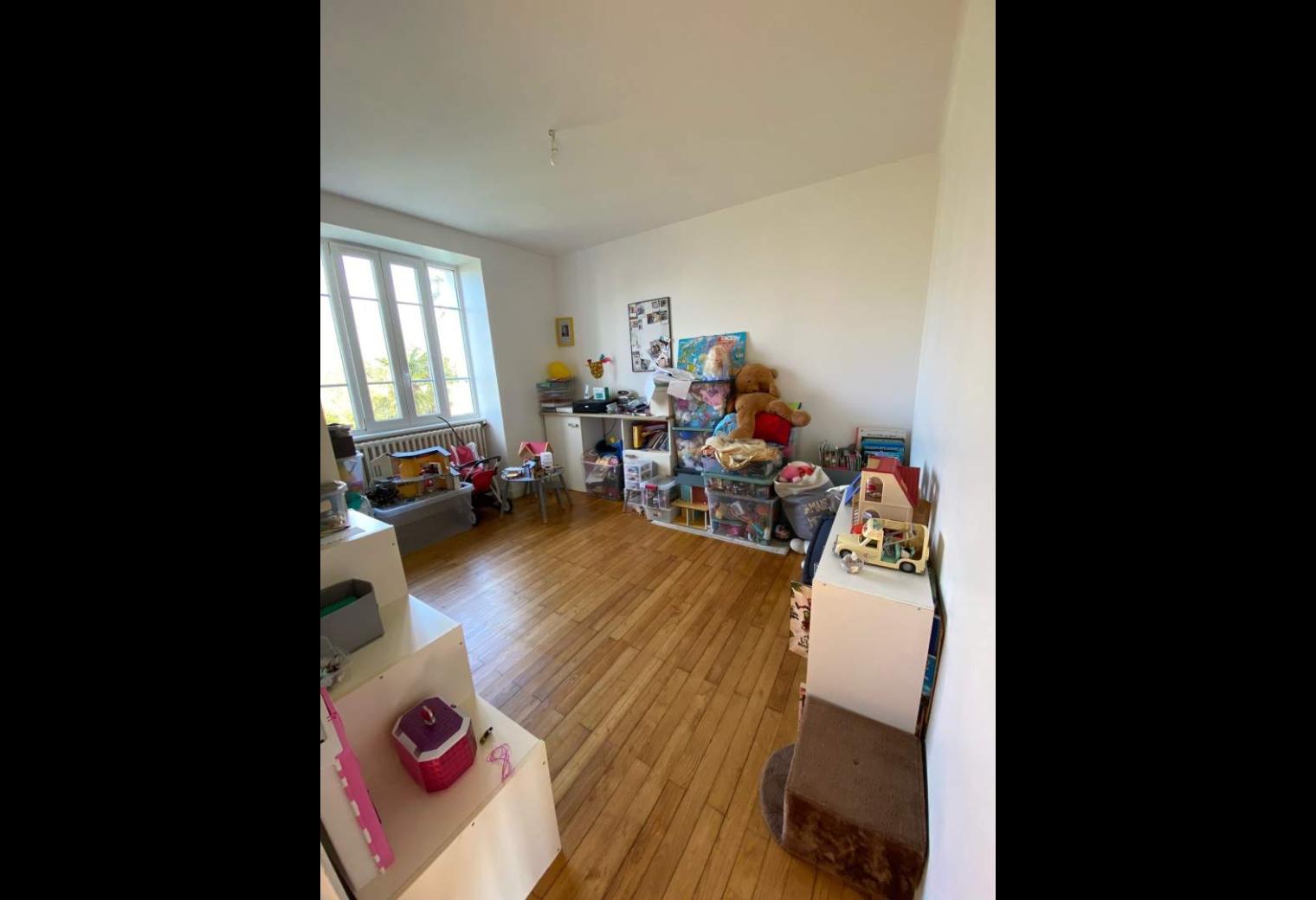 5bed35a4-868c-48b0-89e6-eea494b7104d.jpg