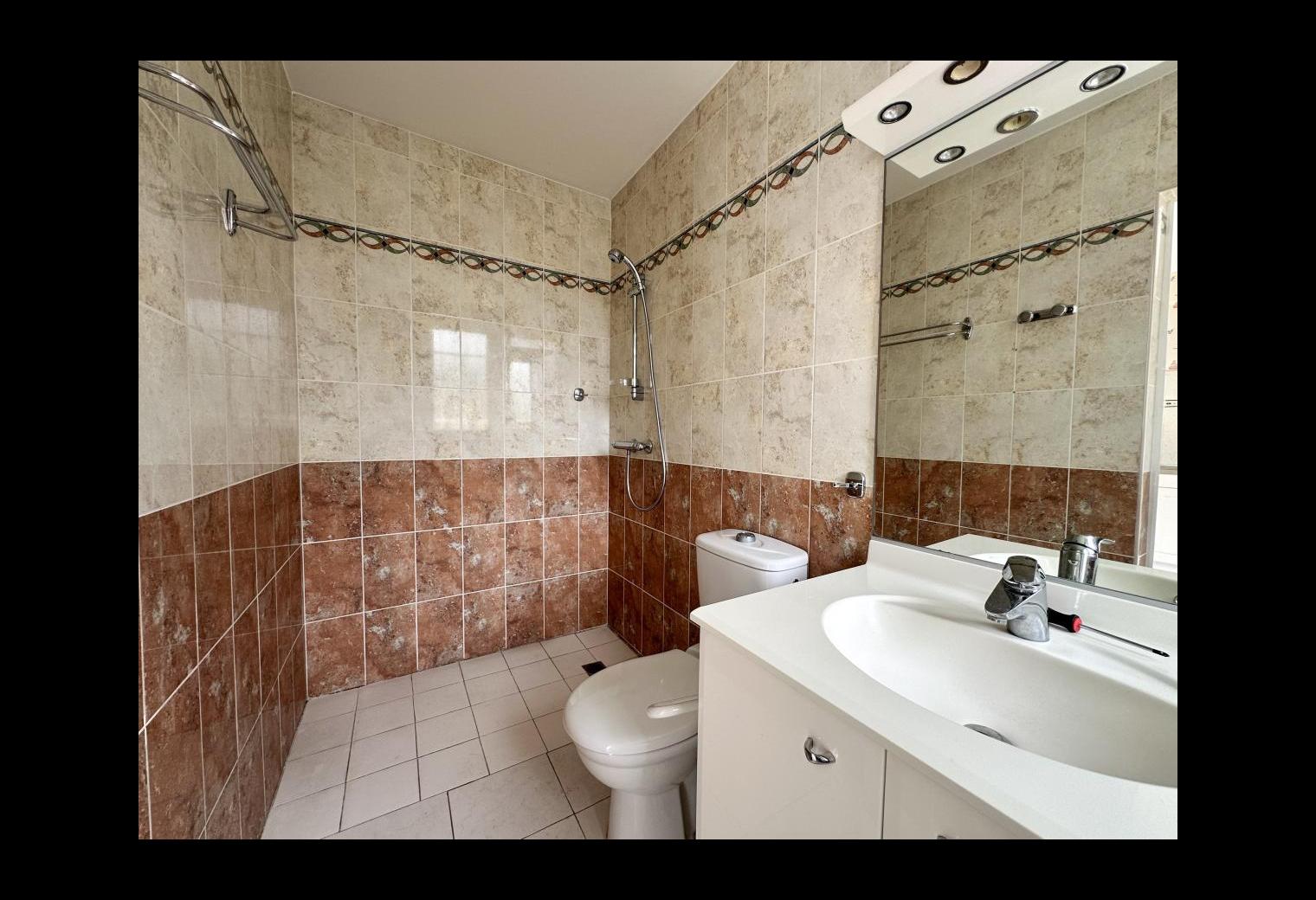 c6ae6940-e0c4-48db-8fea-de9aa10023d6.jpg